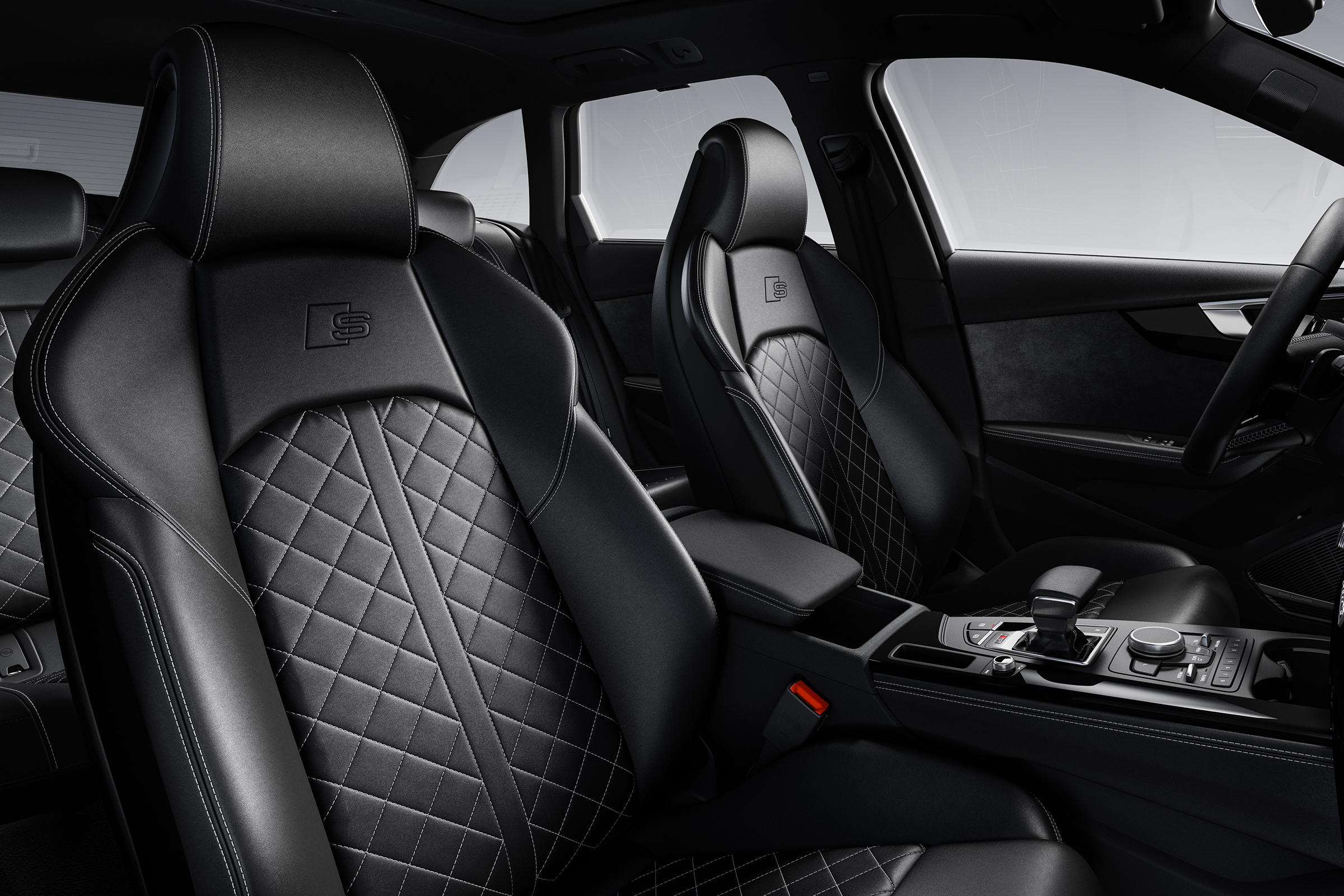 Audi S4 Avant TDI - Front seats
