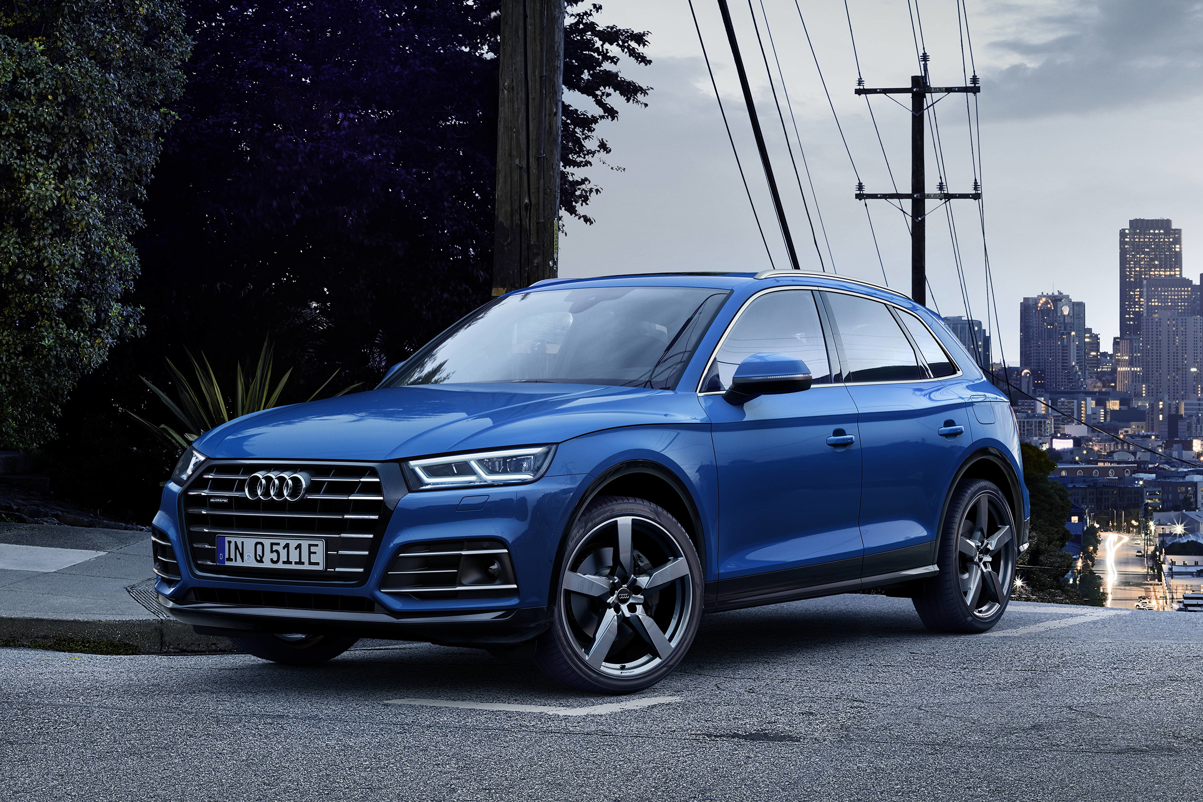 Audi Q5 55 TFSI e Quattro - front quarter view