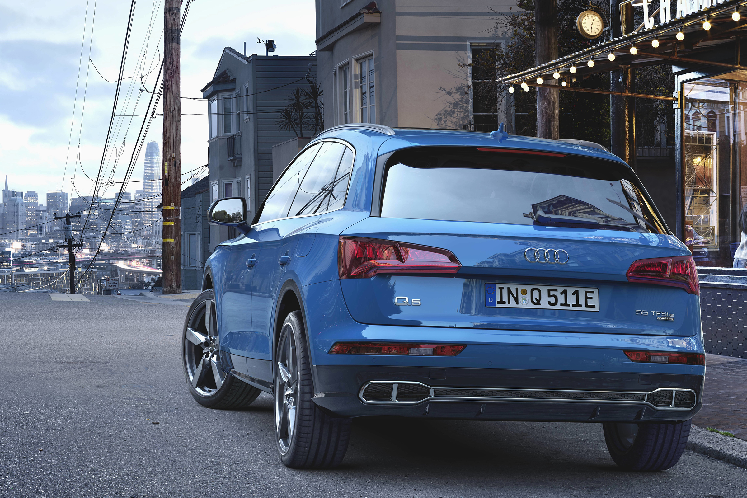 Audi Q5 55 TFSI e Quattro - rear quarter view static