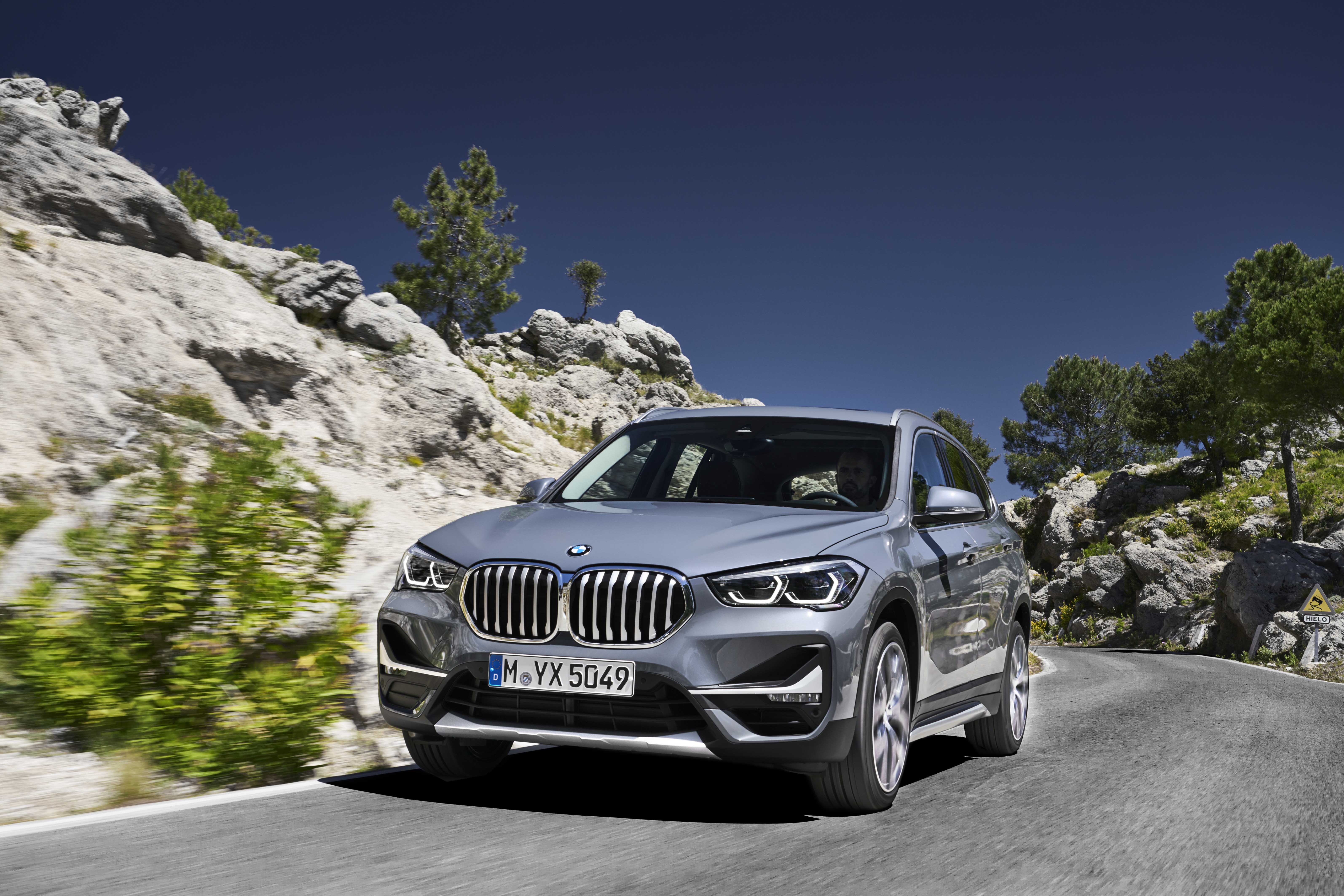 2019 BMW X1 SUV - front 3/4 dynamic close