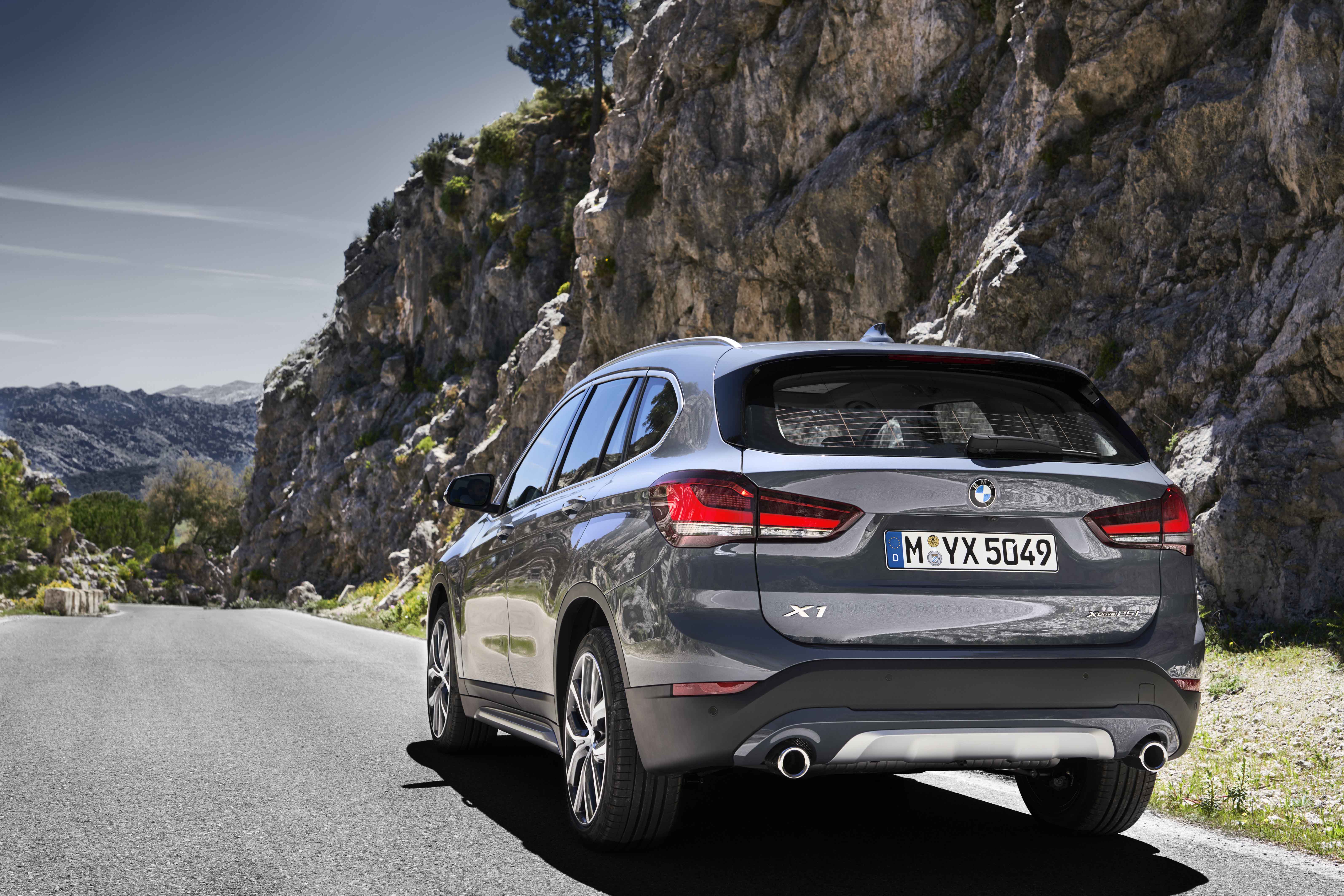 2019 BMW X1 SUV - rear 3/4 wide angle