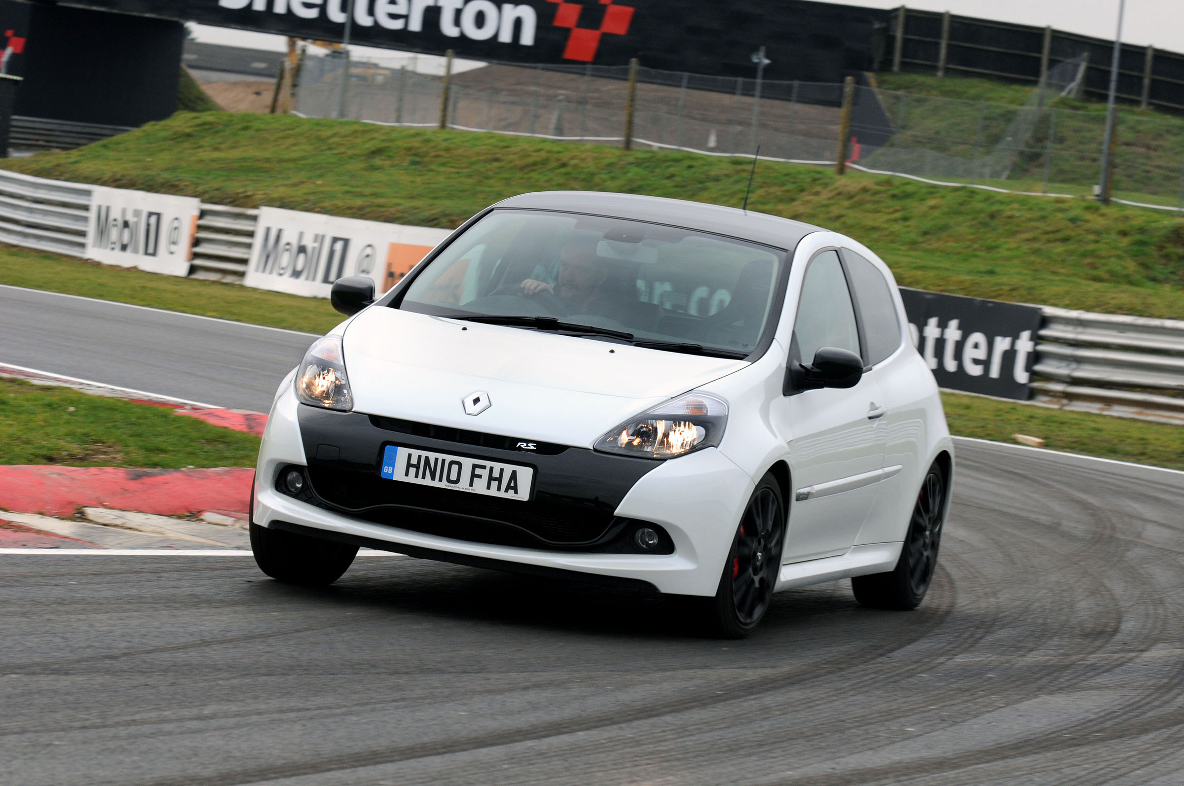 Renaultsport Clio - front 