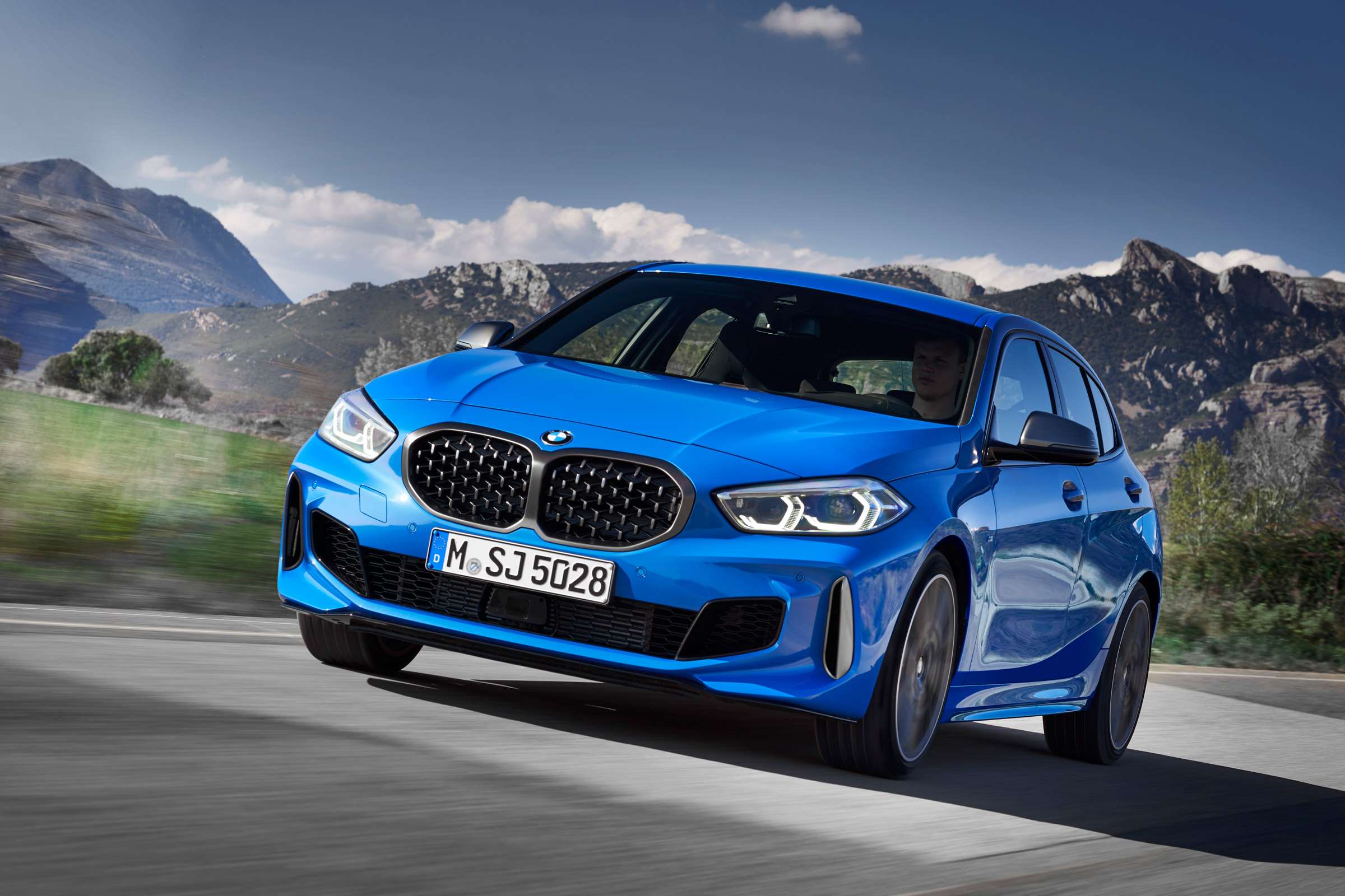 2019 BMW 1 Series M135i xDrive front quarter driver