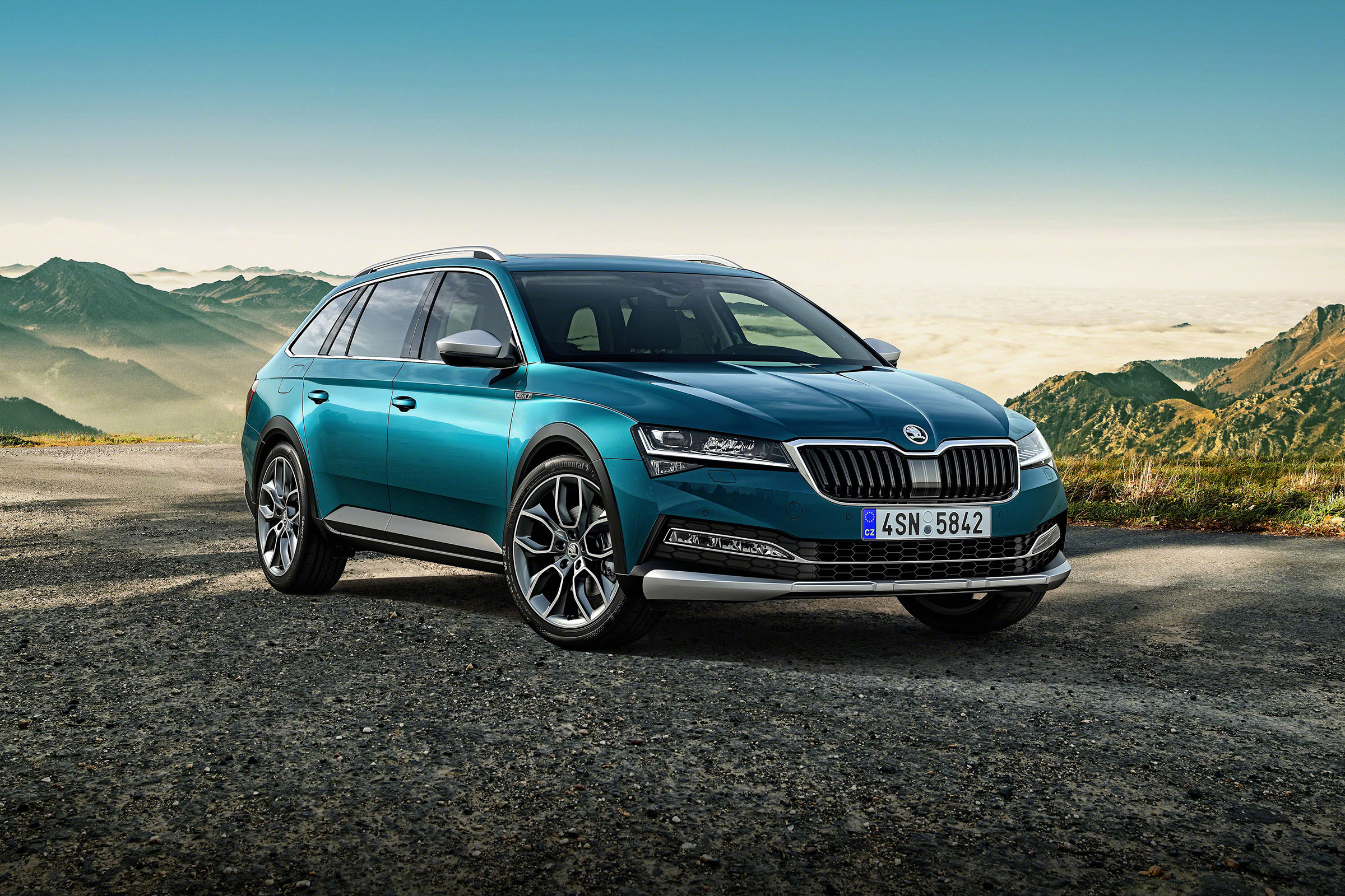 2019 Skoda Scout Superb - front view 