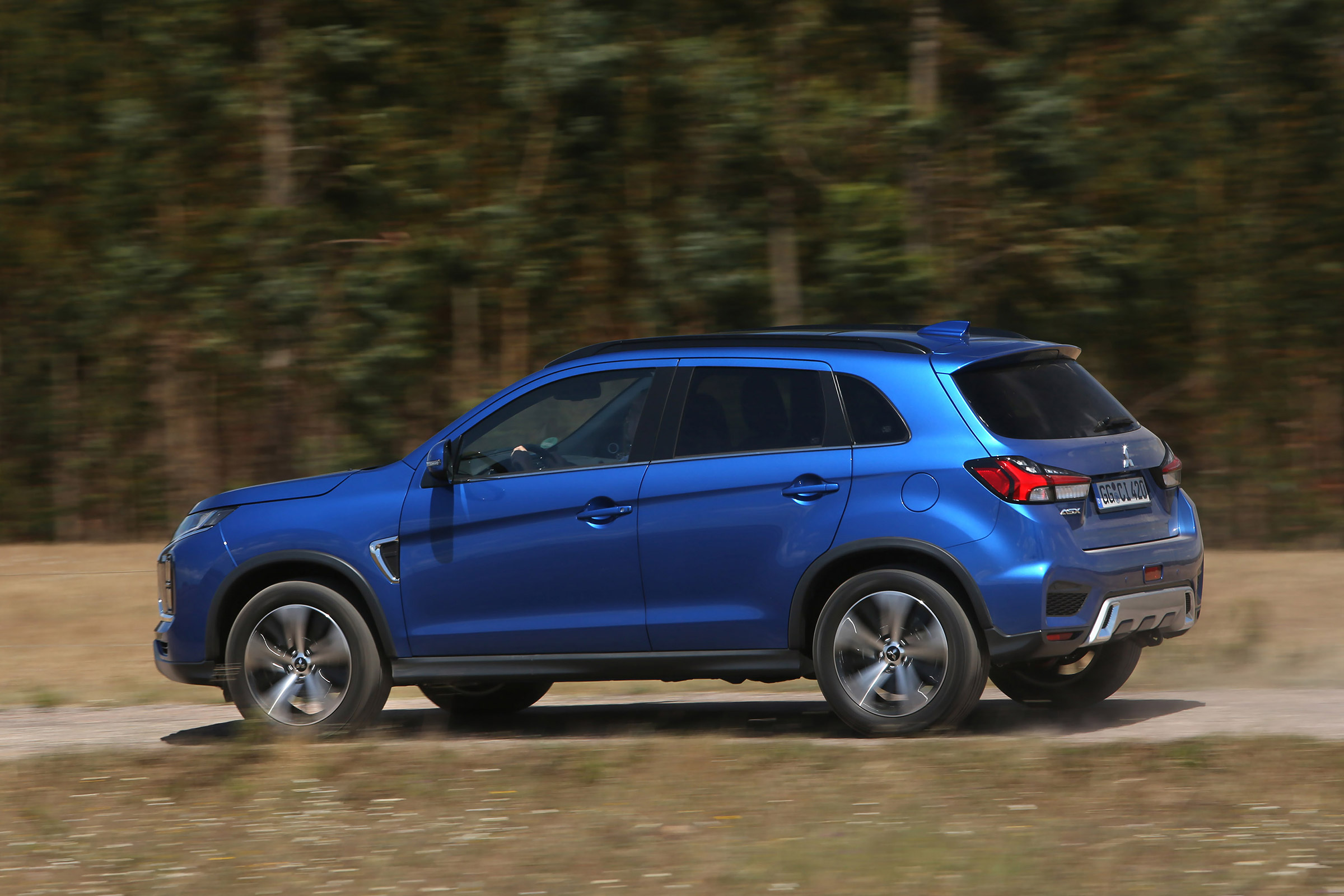 Mitsubishi ASX SUV side panning