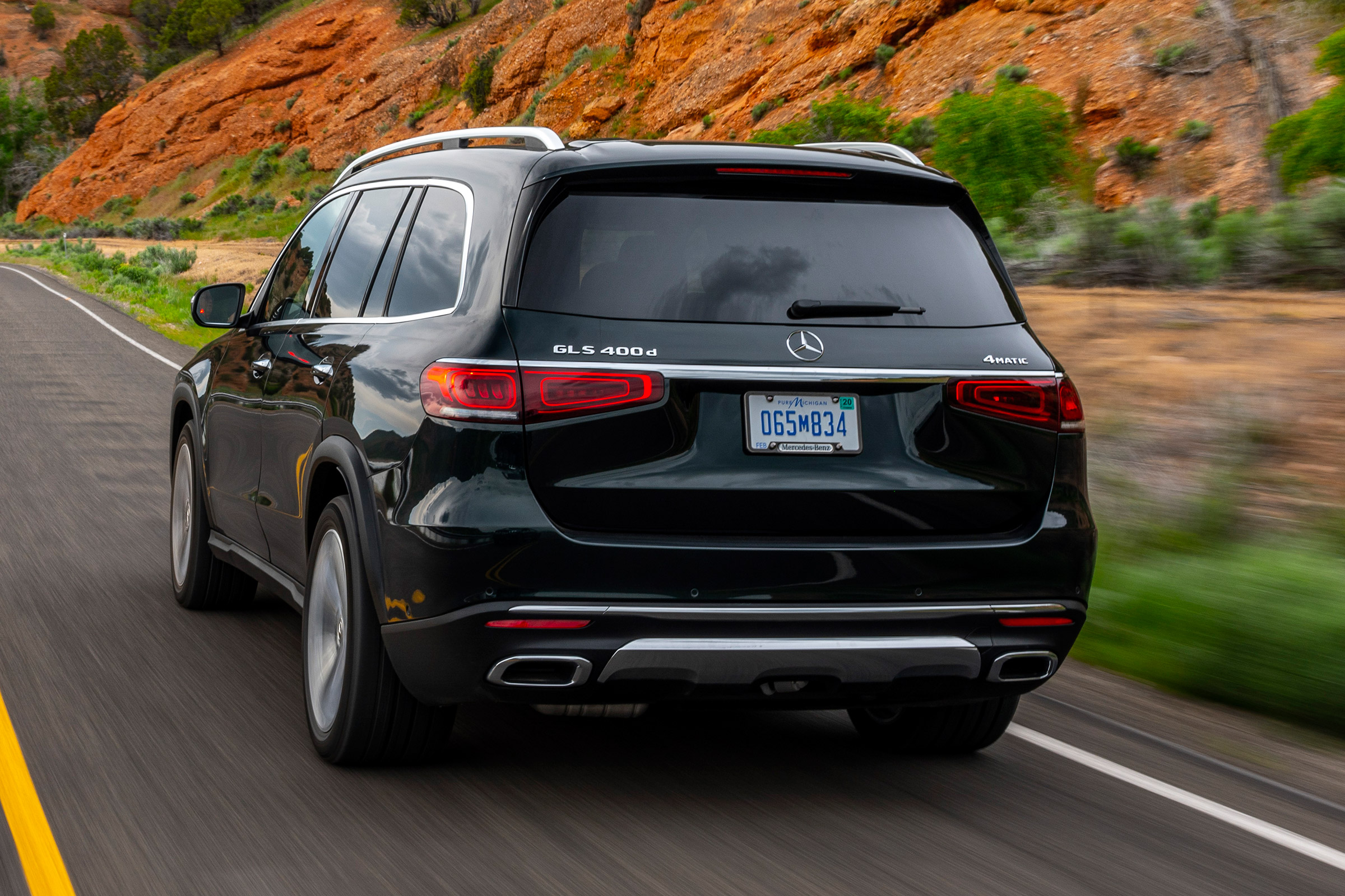 Mercedes GLS SUV rear tracking