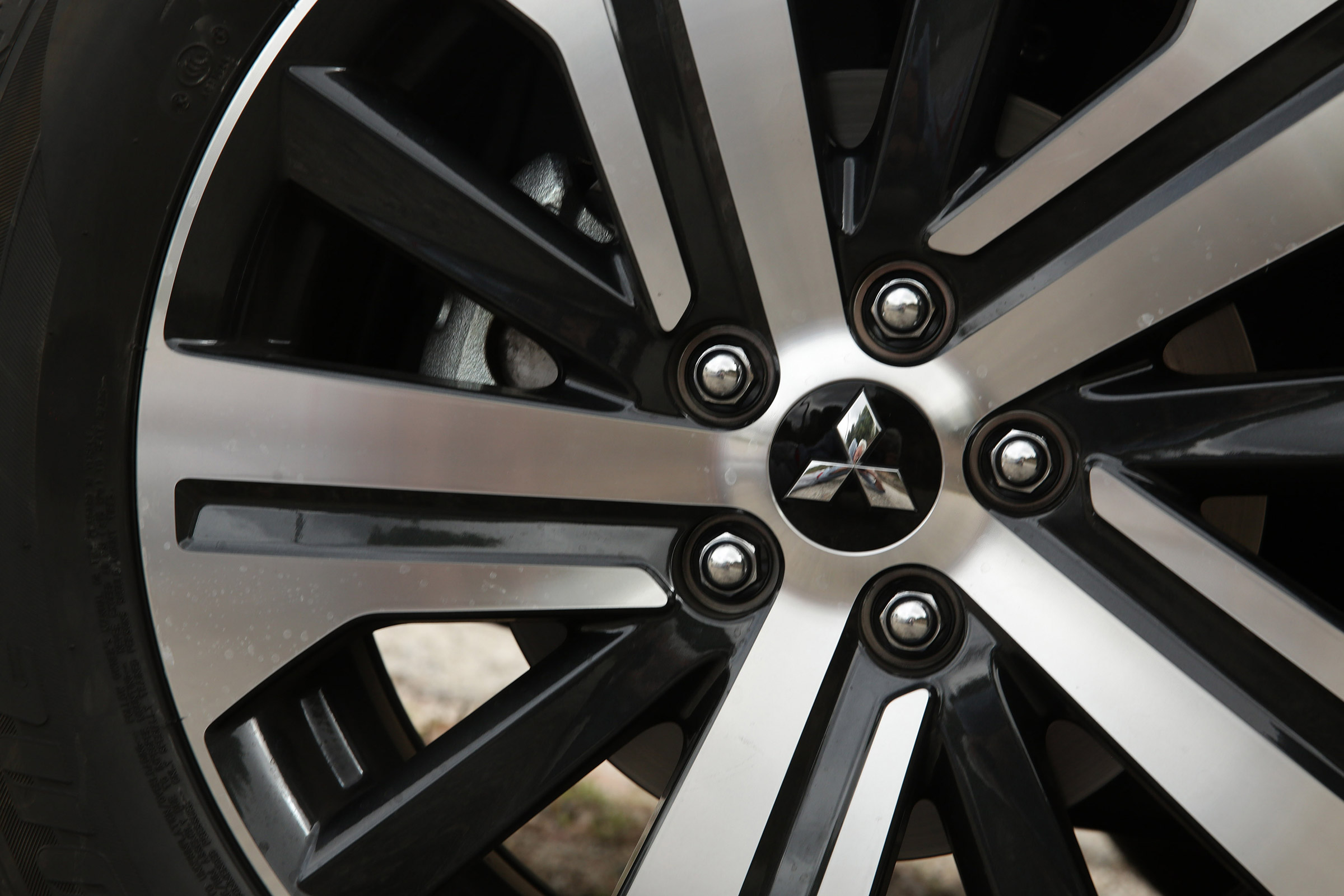 Mitsubishi ASX SUV alloy wheels
