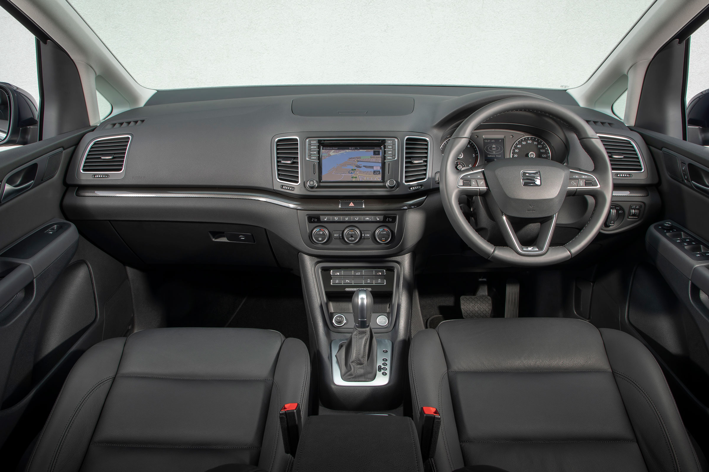 SEAT Alhambra MPV dashboard