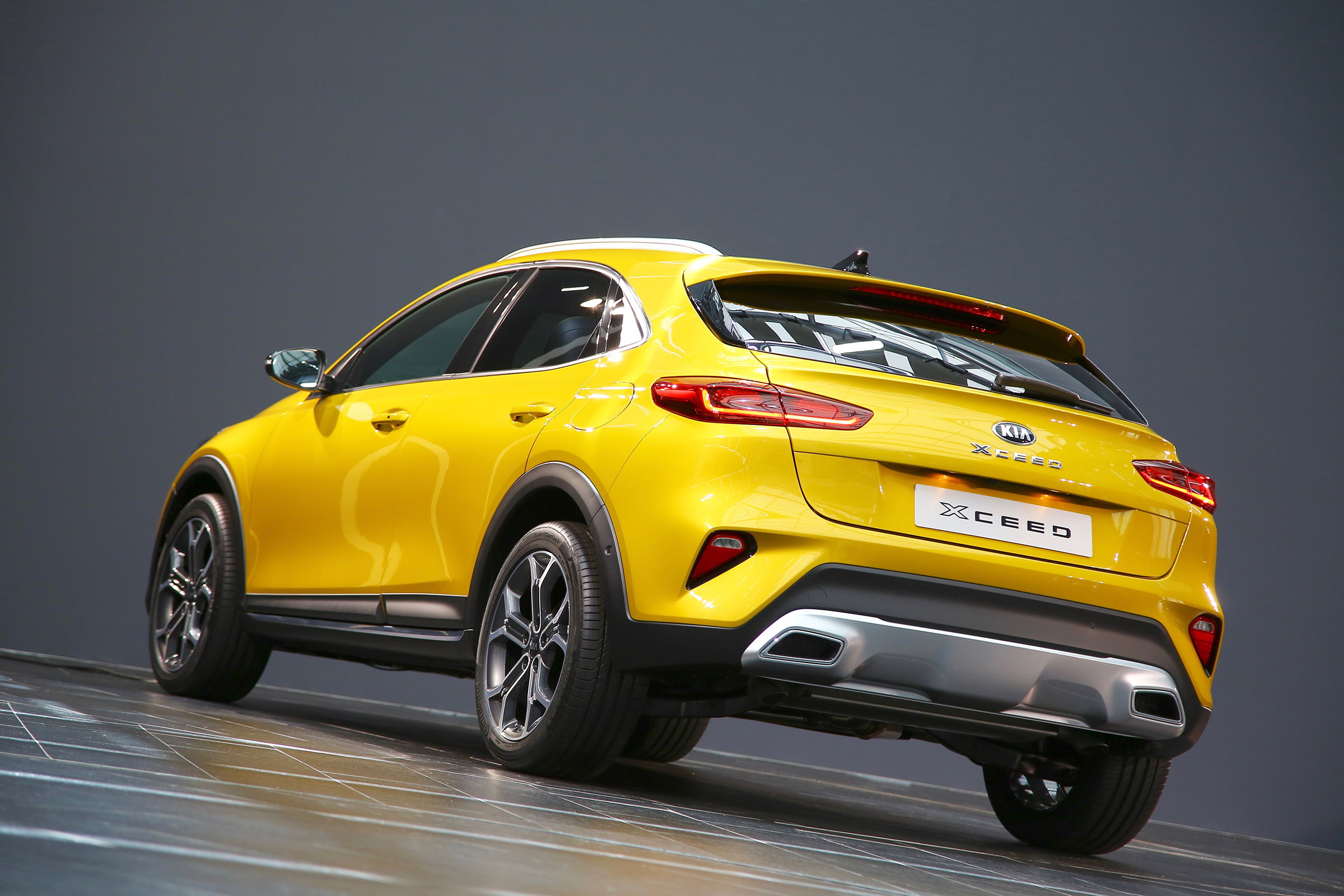 2019 Kia Xceed - 3/4 rear view