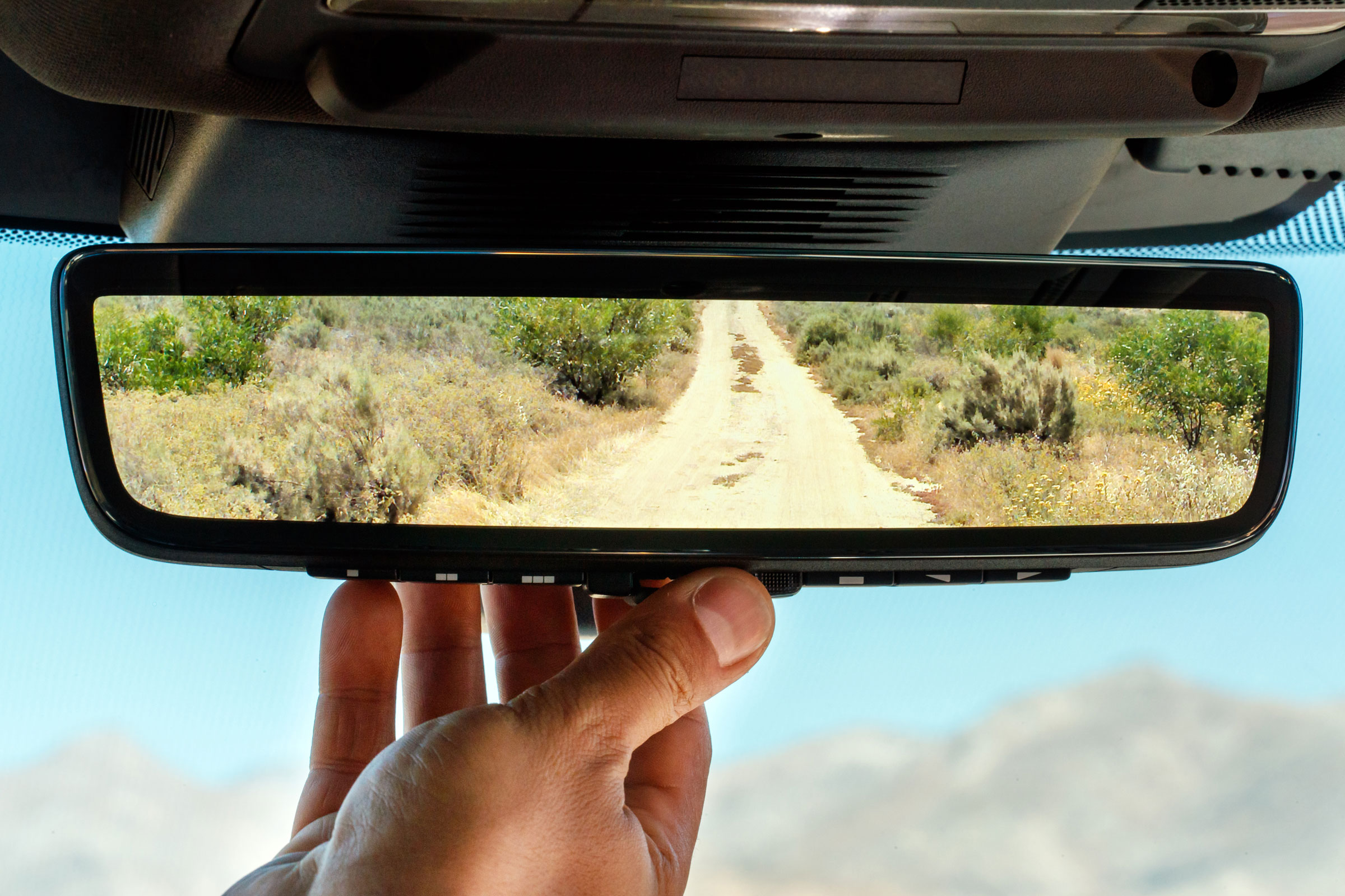 Land Rover Discovery Sport SUV ClearSight rear-view mirror
