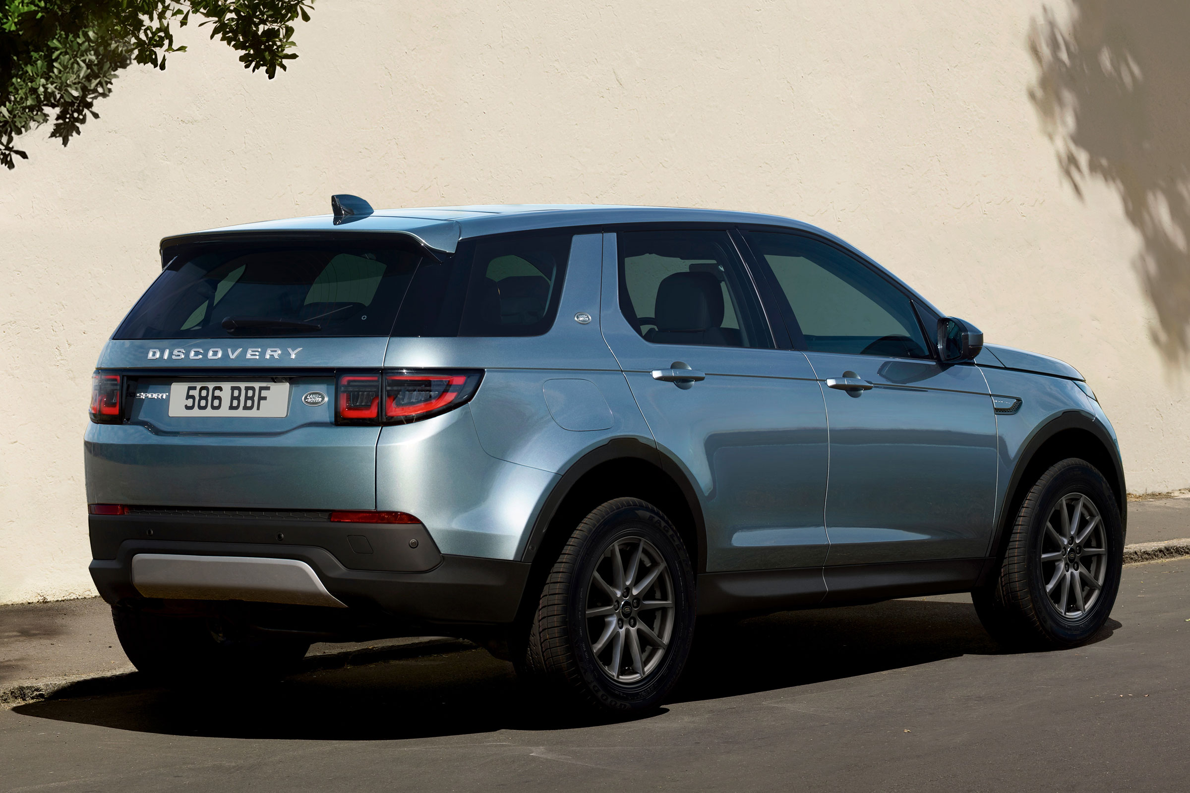 Land Rover Discovery Sport SUV tailgate