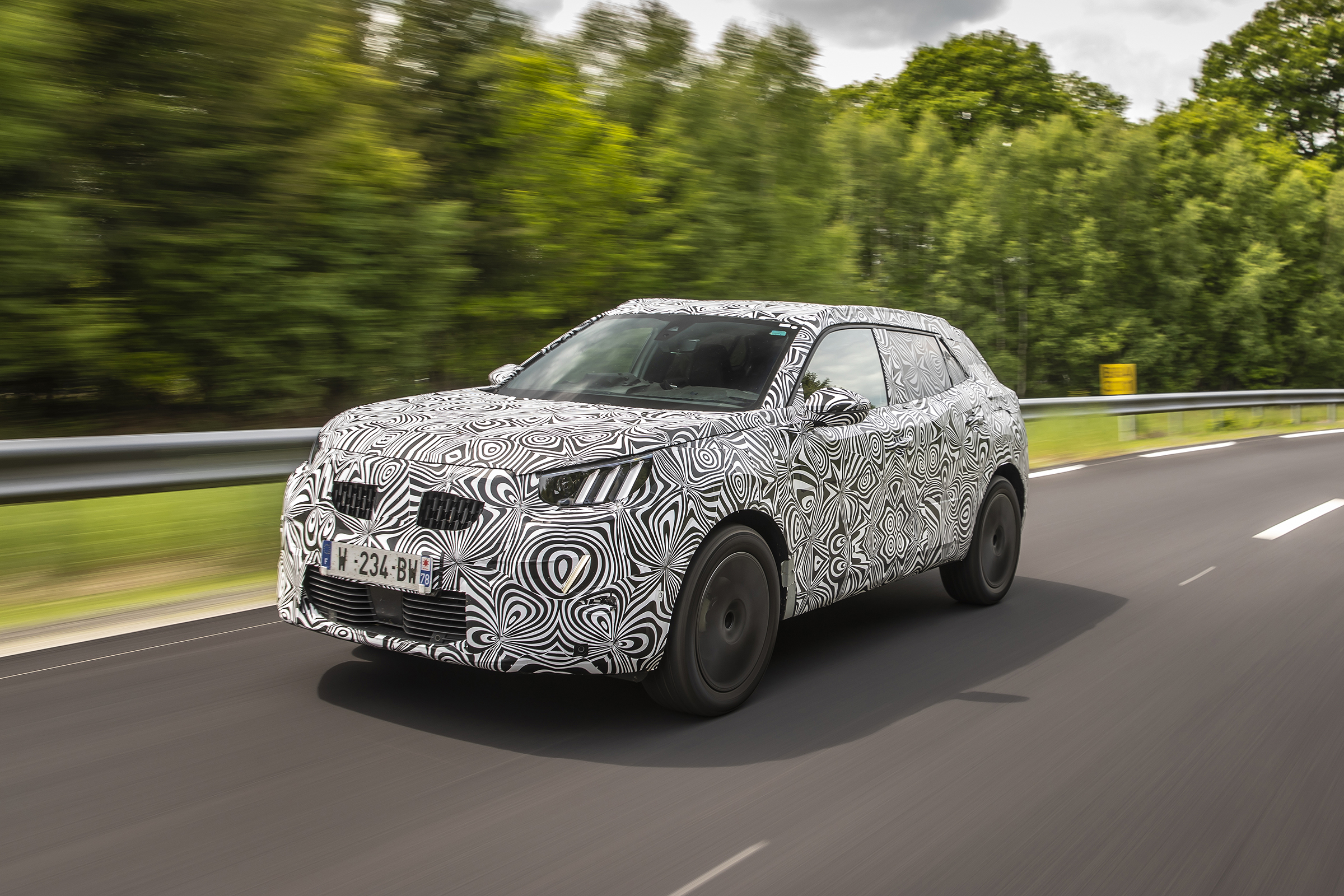 2020 Peugeot 2008 prototype - front 3/4 dynamic