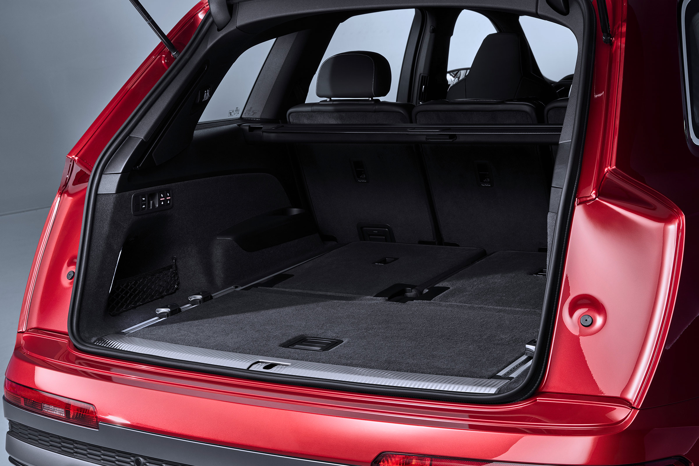 Audi Q7 SUV facelift boot
