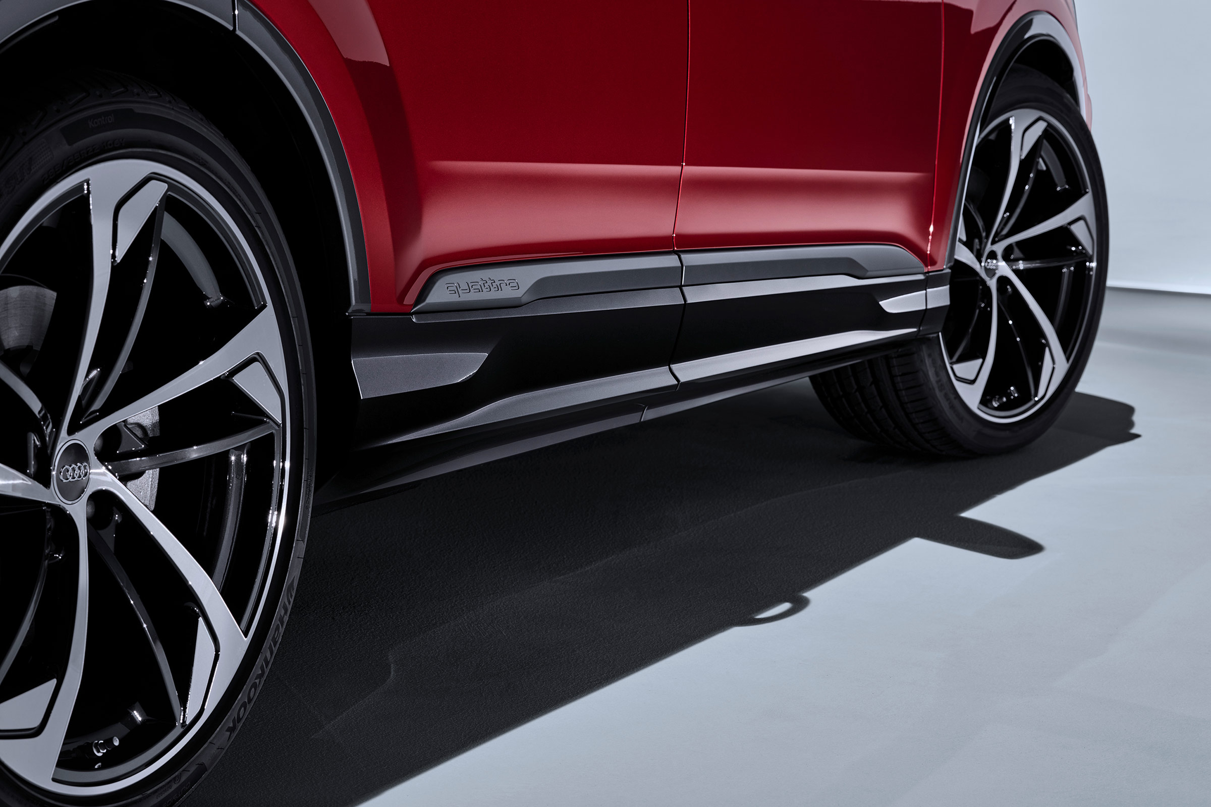 Audi Q7 SUV facelift side skirts