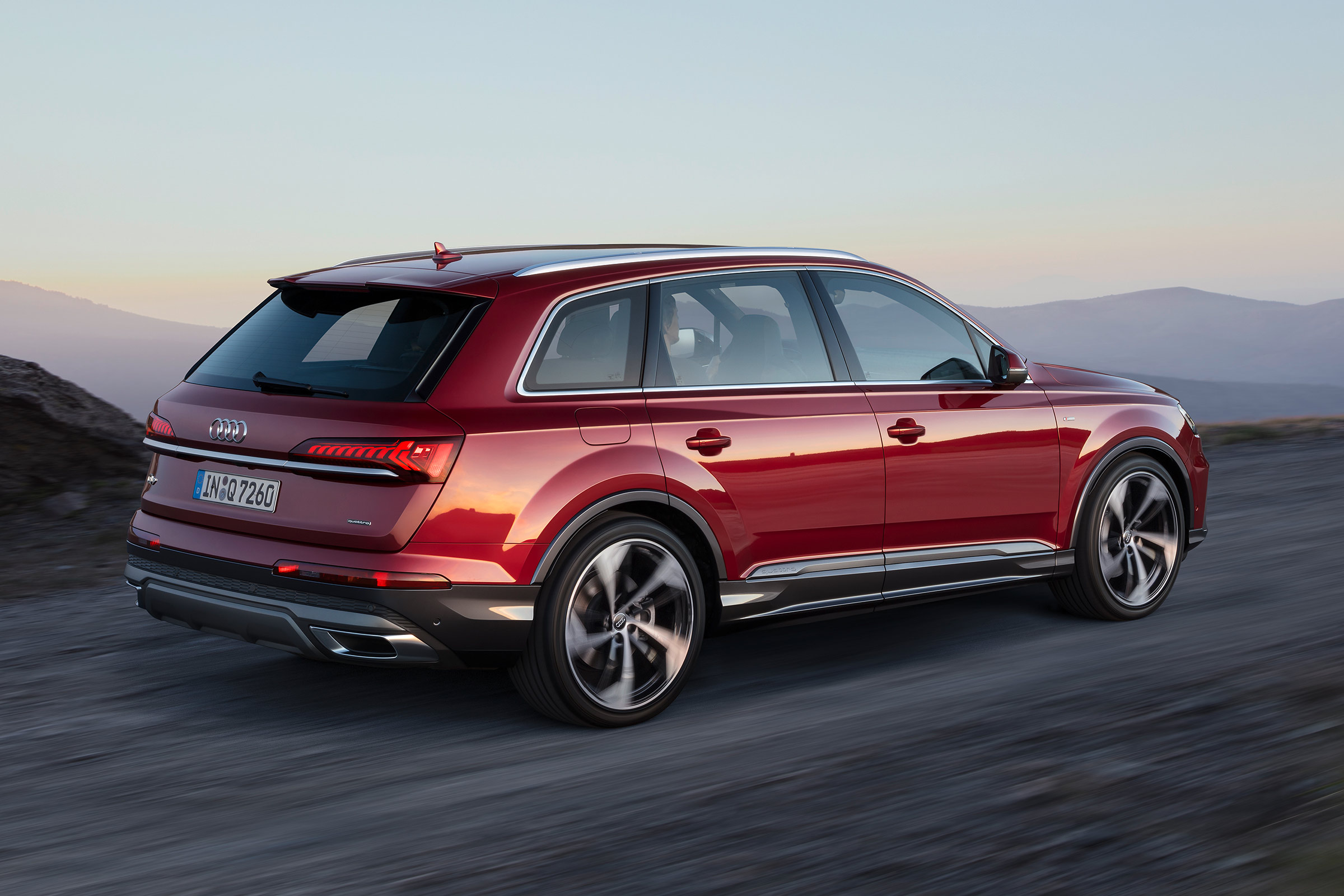 Audi Q7 SUV facelift rear 3/4 tracking