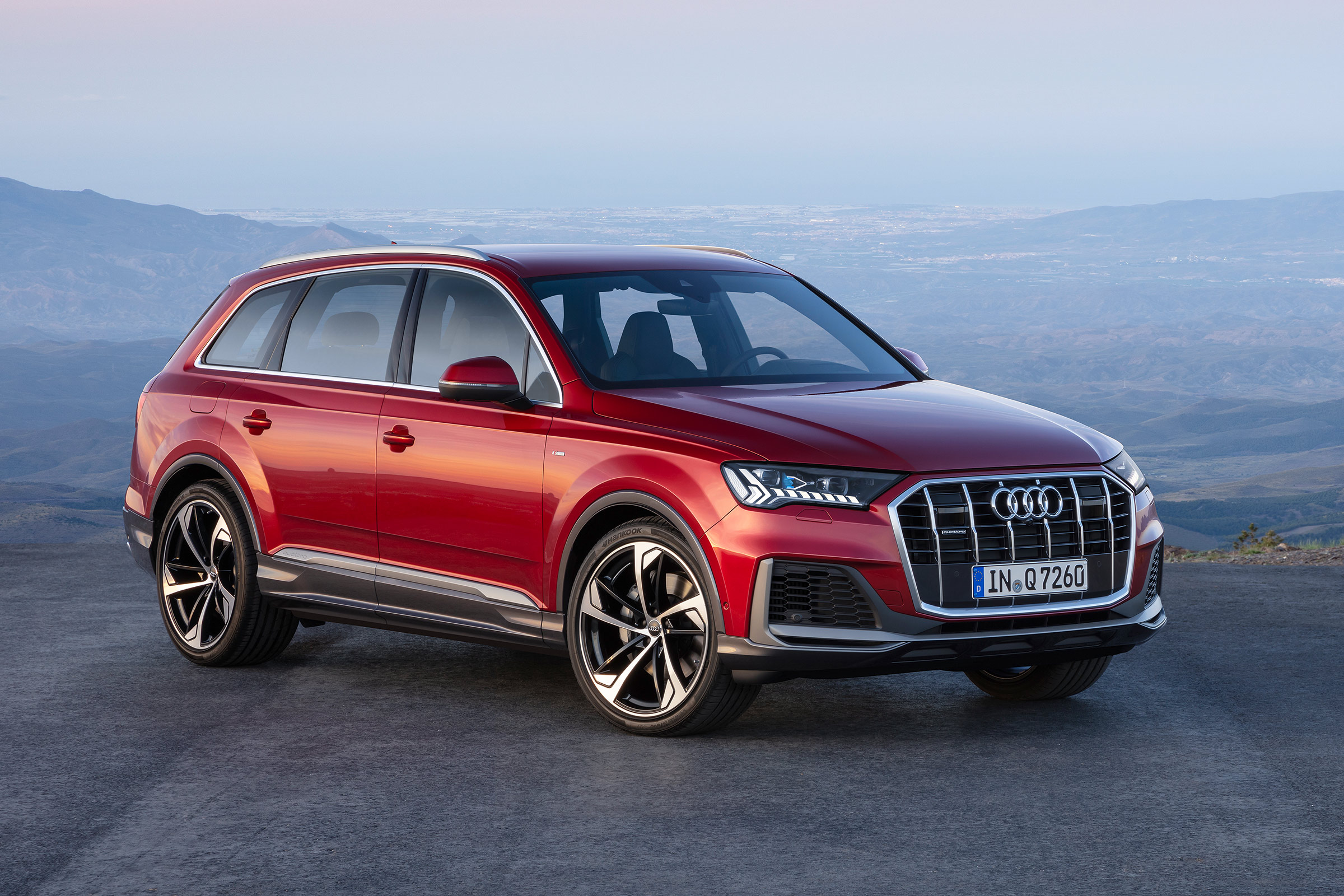 Audi Q7 SUV facelift front 3/4 static