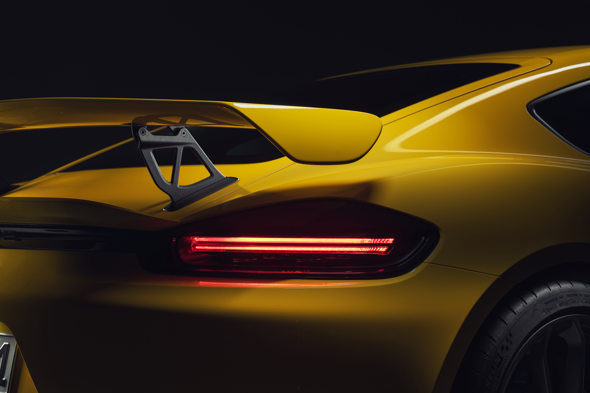 Porsche 718 Cayman GT4 - rear wing and quarter