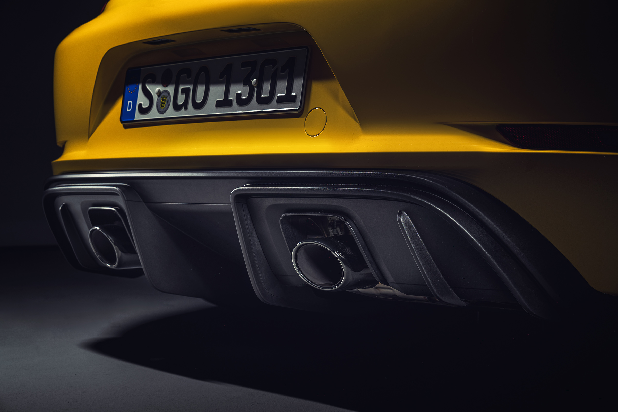 Porsche 718 Cayman GT4 - exhausts and diffuser 