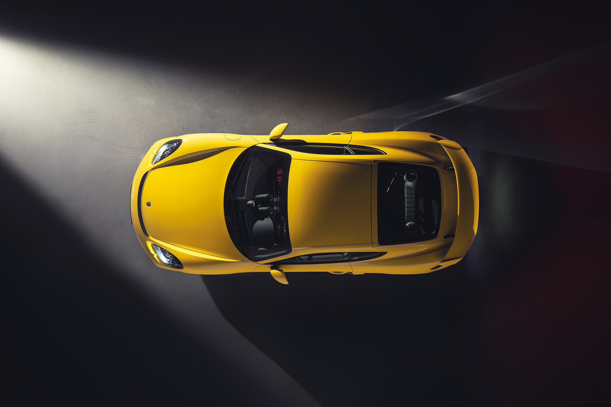 Porsche 718 Cayman GT4 - tops side view