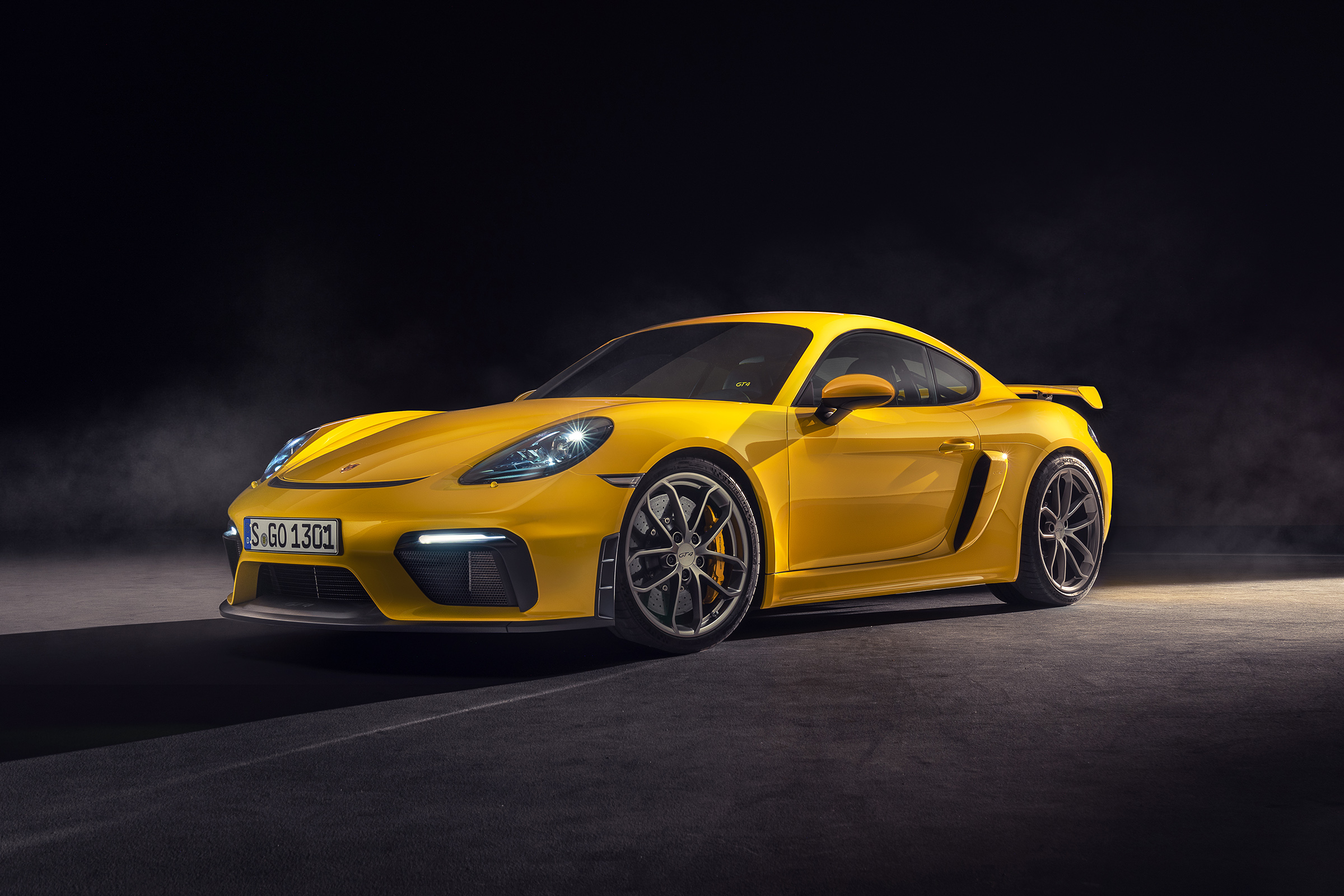 Porsche 718 Cayman GT4 - 3/4 front view