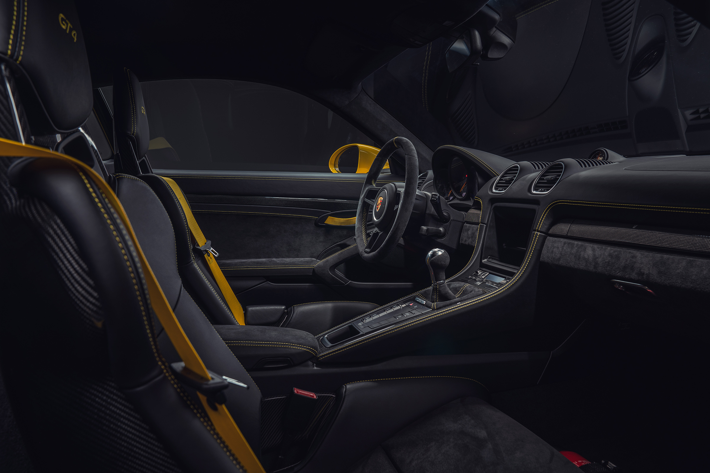 Porsche 718 Cayman GT4 - interior 