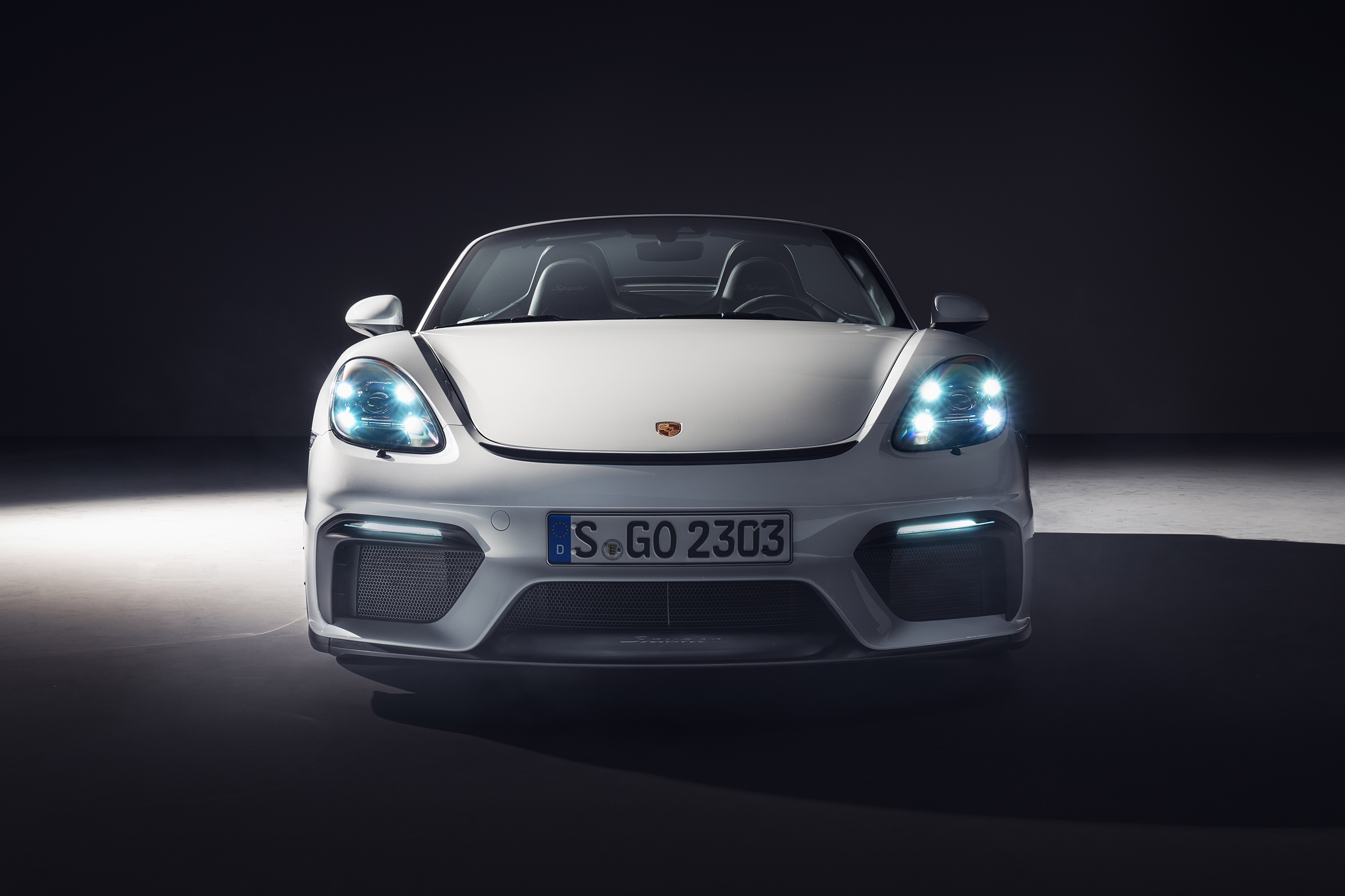 Porsche 718 Boxter Spyder - front head on 