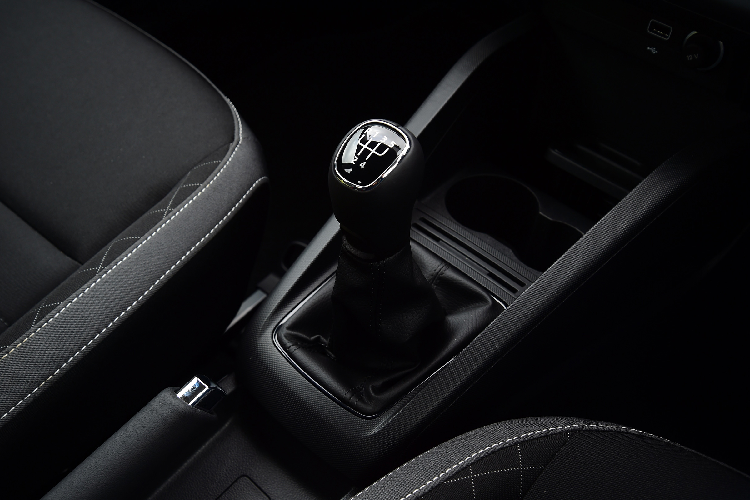 Skoda Fabia hatchback gear-lever