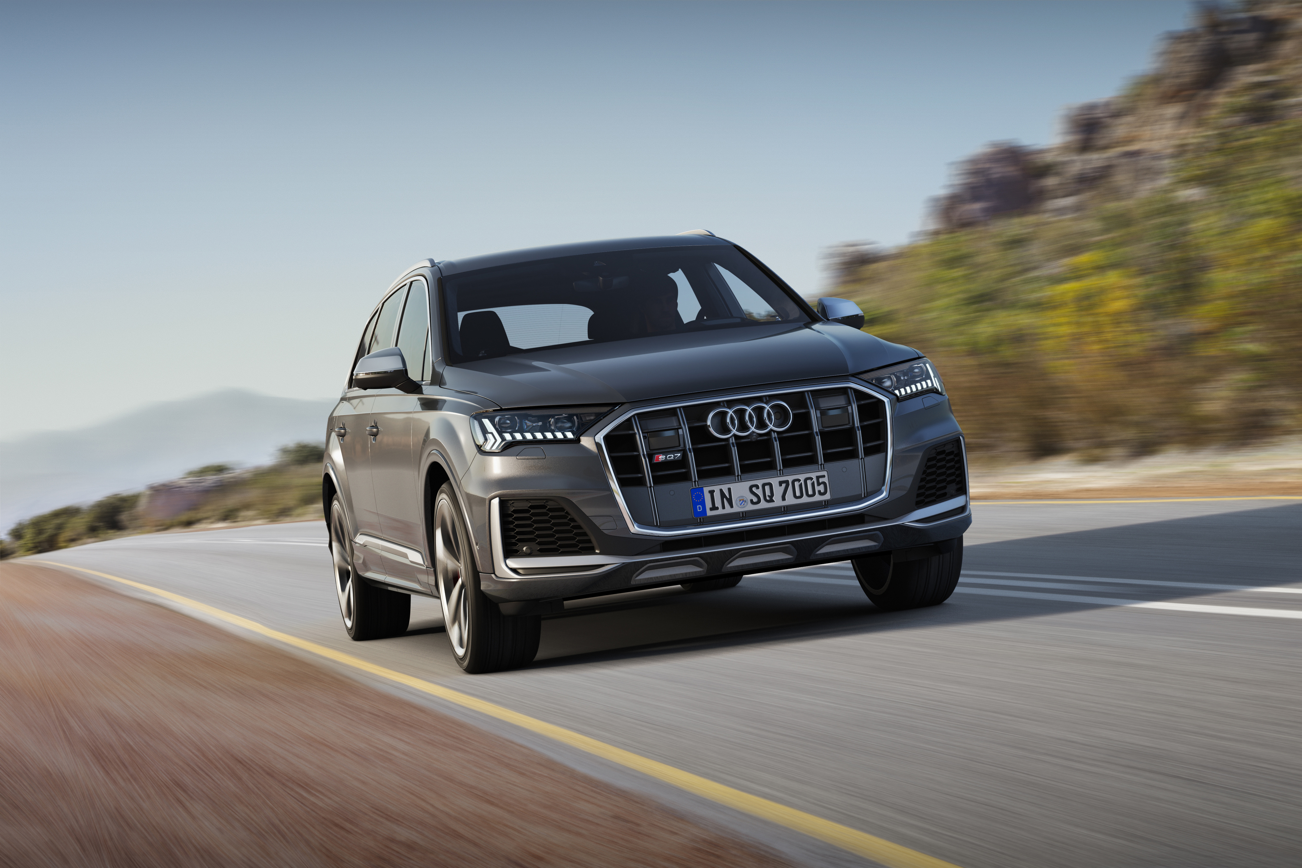 Audi SQ7 TDI - Front 3/4 dynamic view
