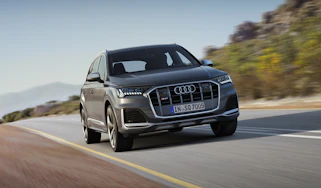 Audi SQ7 TDI - Front 3/4 dynamic view