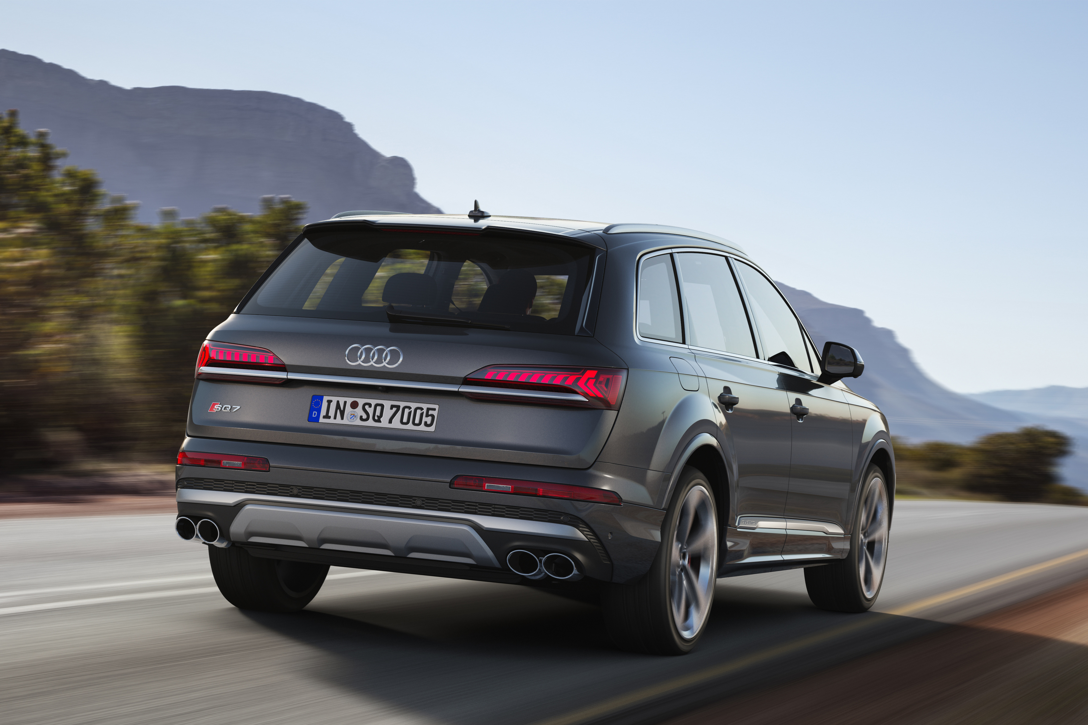 Audi SQ7 TDI - Rear 3/4 dynamic view
