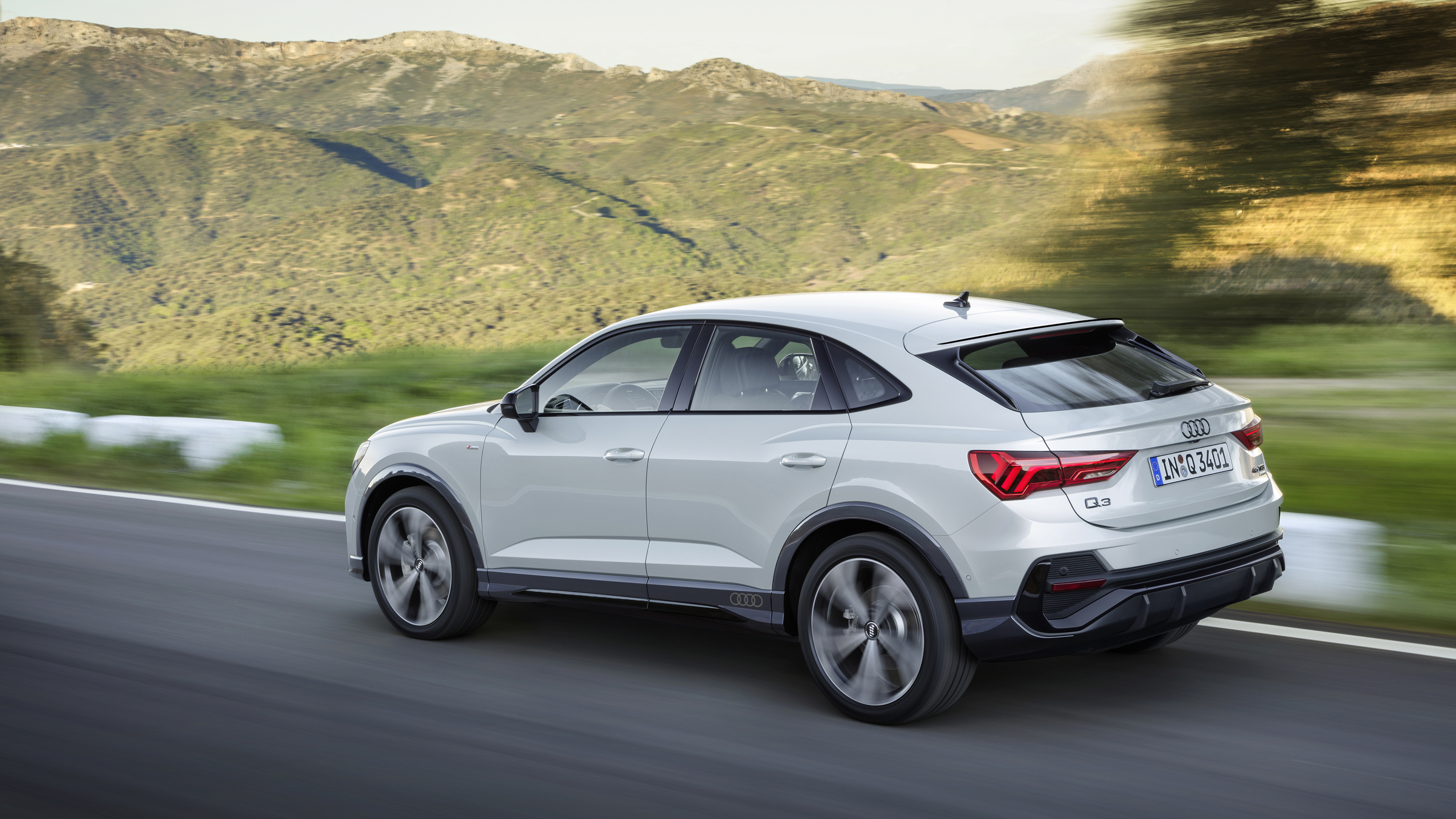 2019 Audi Q3 Sportback - dynamic 3/4 rear 