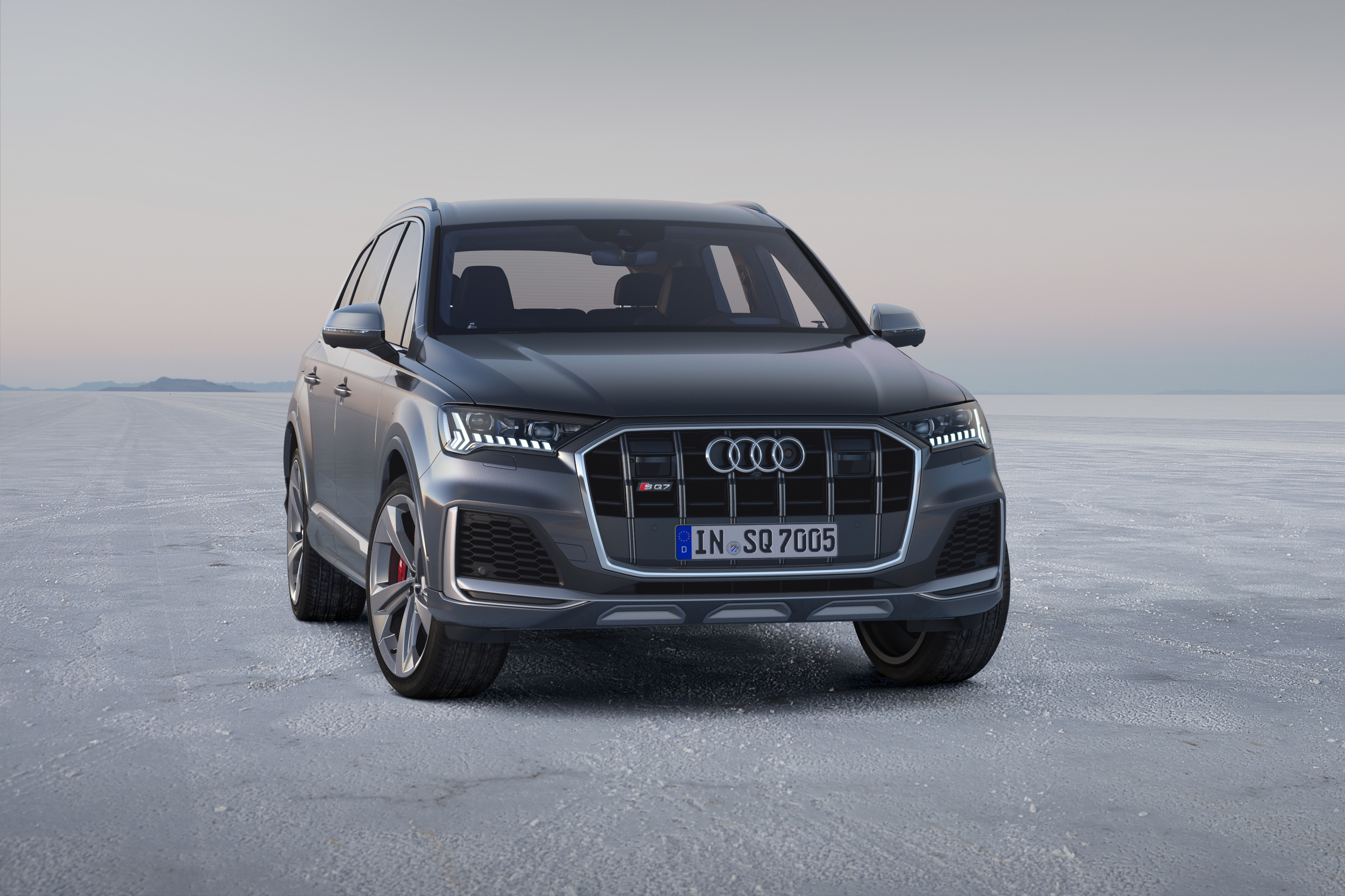 Audi SQ7 TDI - Static front three quarter view