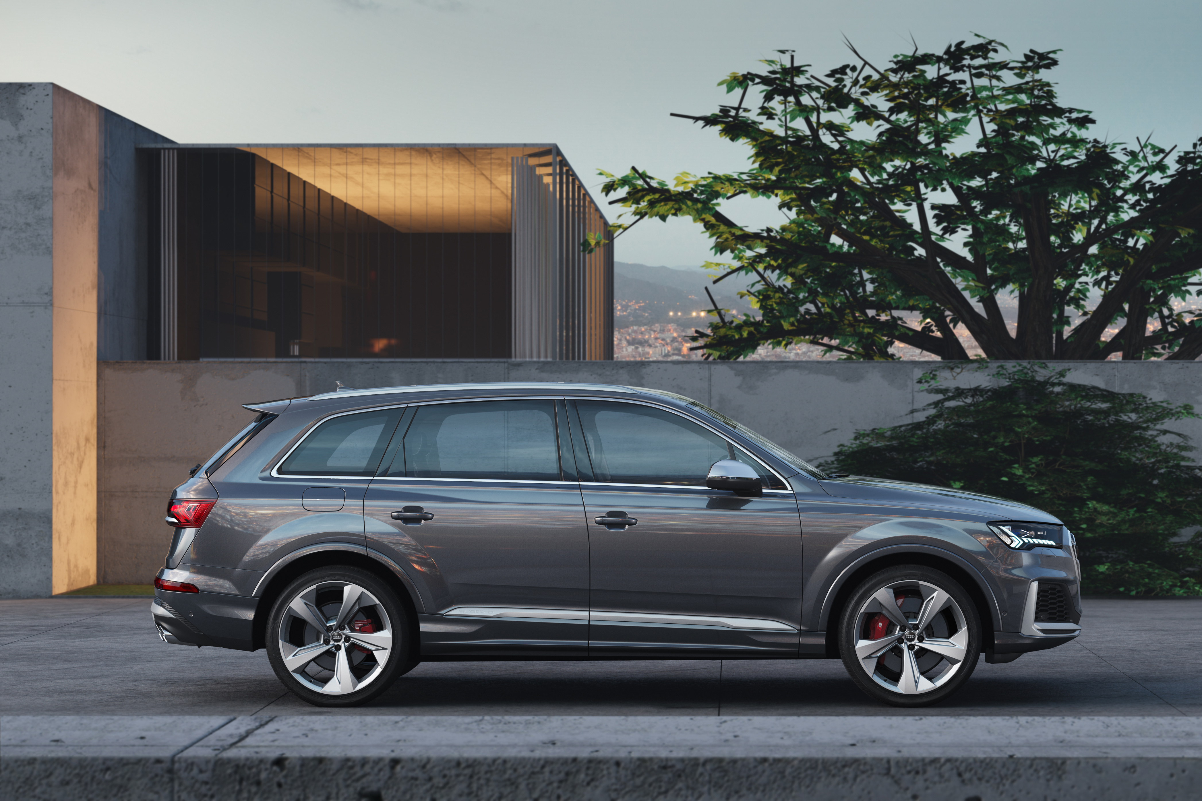 Audi SQ7 TDI - Static side view