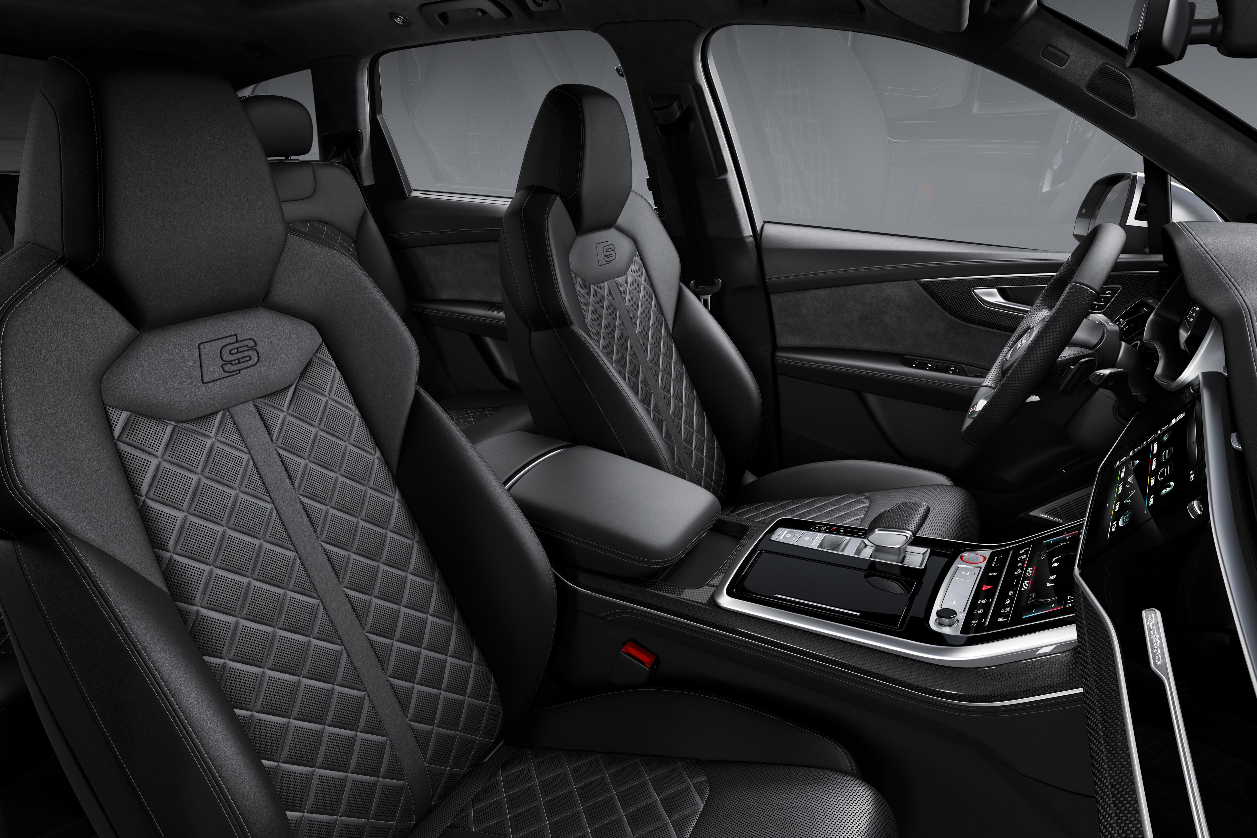 Audi SQ7 TDI - front seats
