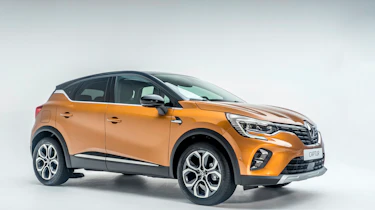 2020 Renault Captur - front 3/4 studio shot