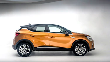 2020 Renault Captur - side on view studio shot