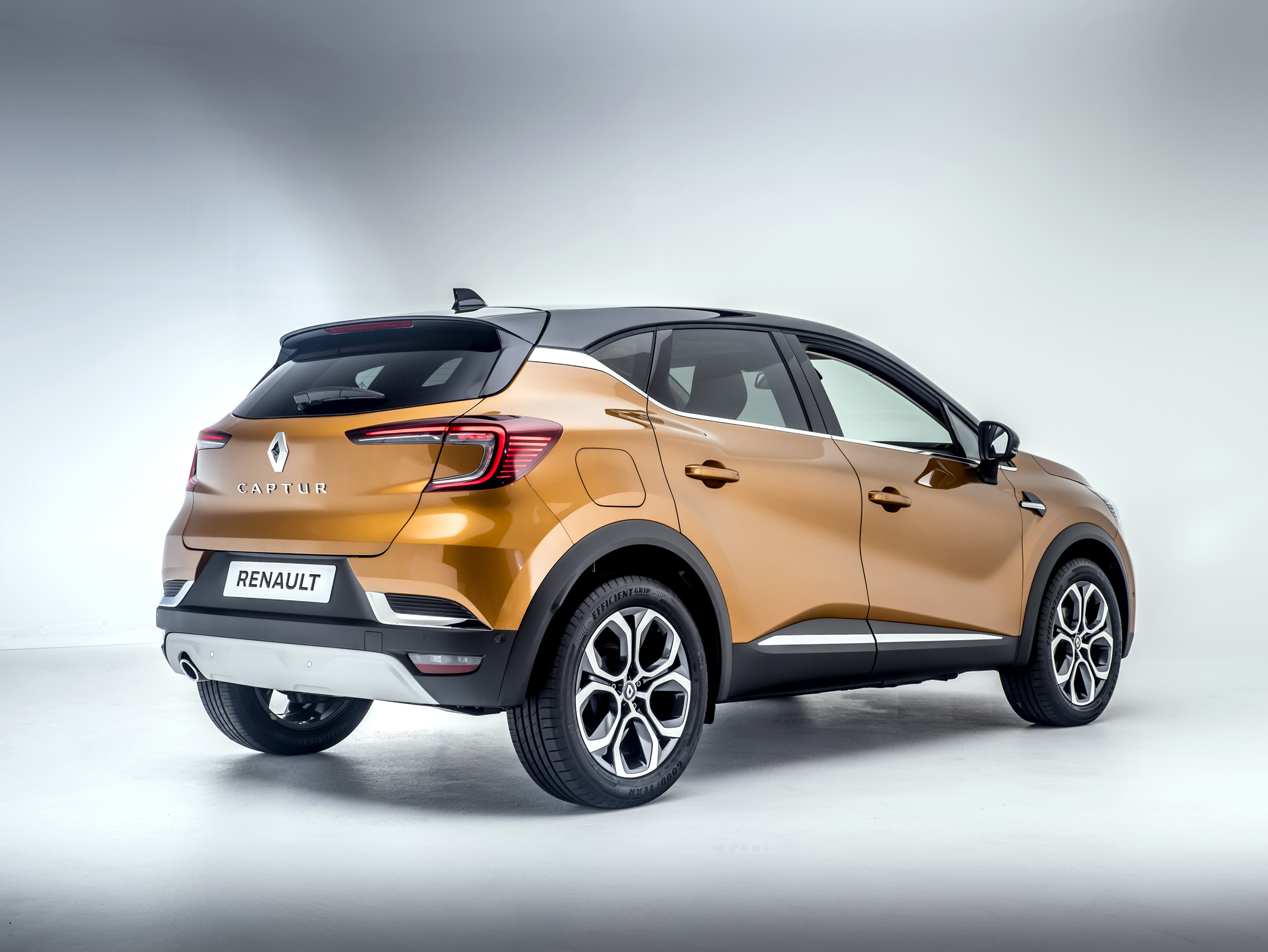 2020 Renault Captur - rear 3/4 studio shot