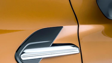2020 Renault Captur - side detailing close up