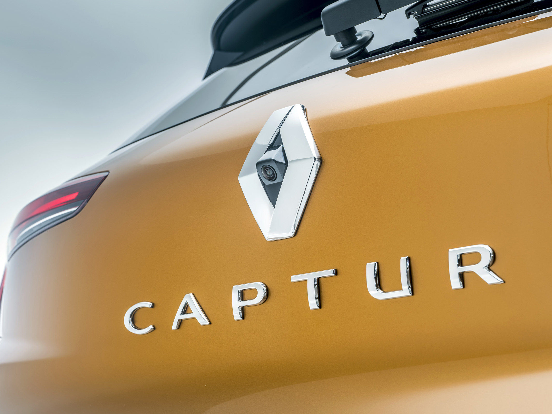 2020 Renault Captur - close up rear tailgate badging 