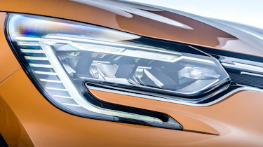 2020 Renault Captur - close up headlight