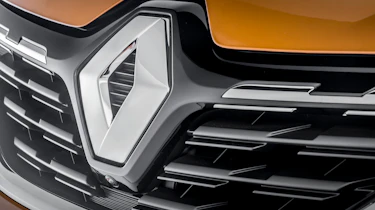 2020 Renault Captur - close up front grille