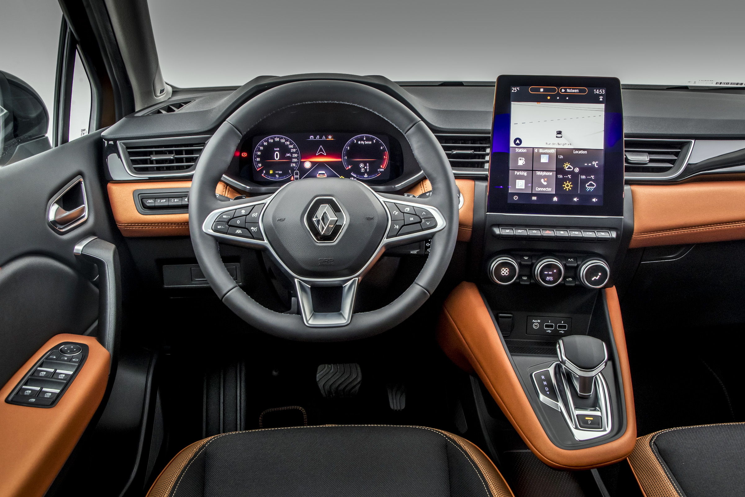 2020 Renault Captur - dashboard close up 