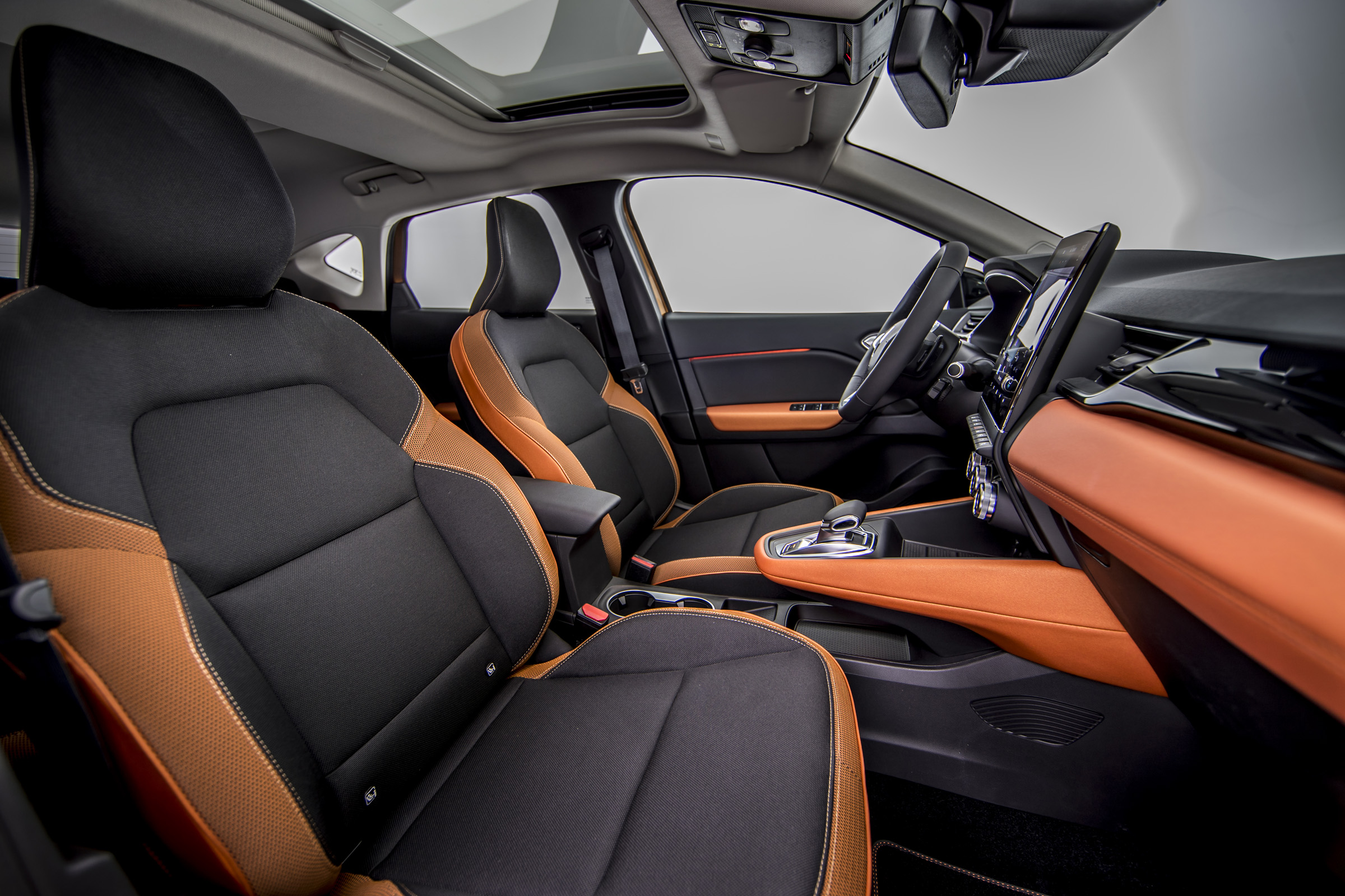 2020 Renault Captur - interior side view