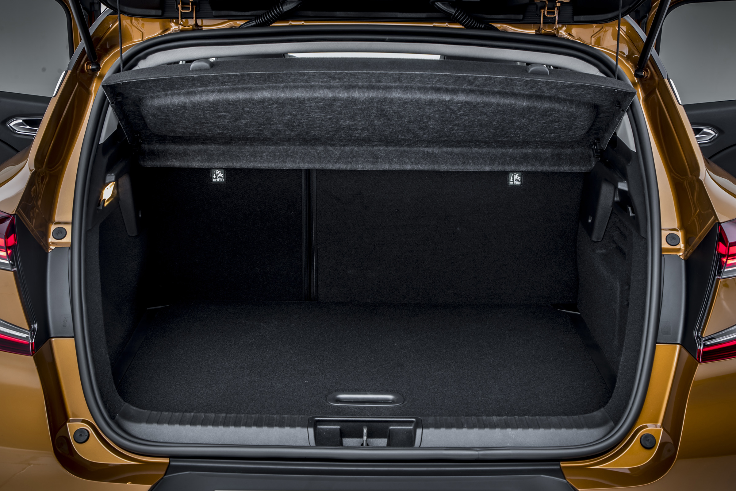 2020 Renault Captur - rear seats in place with parcel shelf