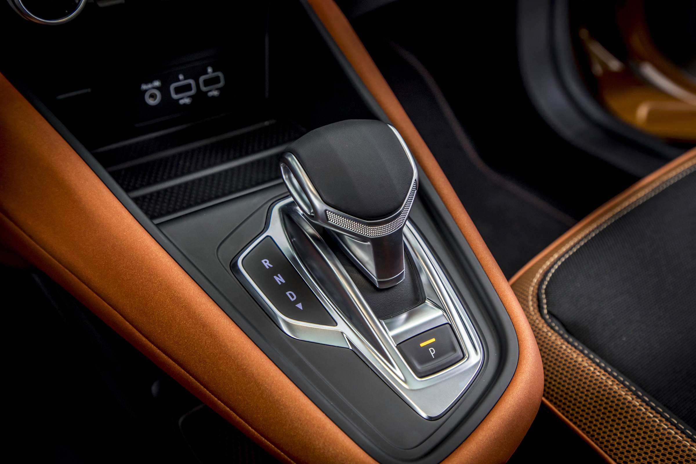 2020 Renault Captur - gear stick close up 