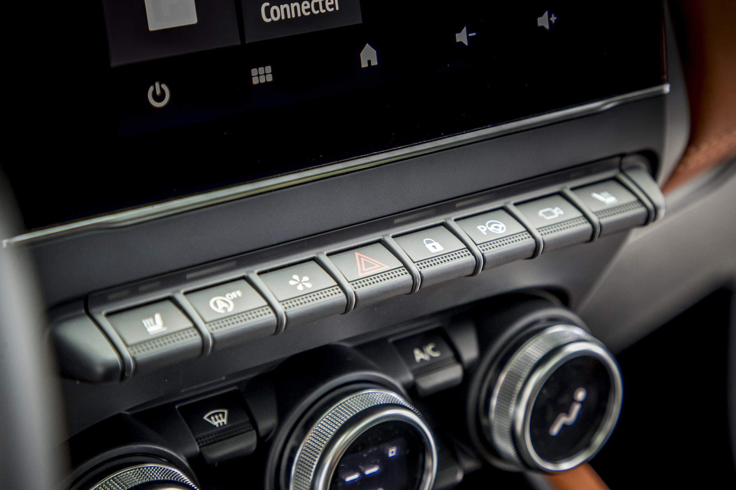 2020 Renault Captur - centre console switch gear