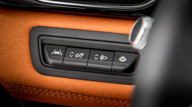 2020 Renault Captur - dashboard switchgear