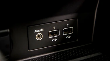 2020 Renault Captur - USB connections close up