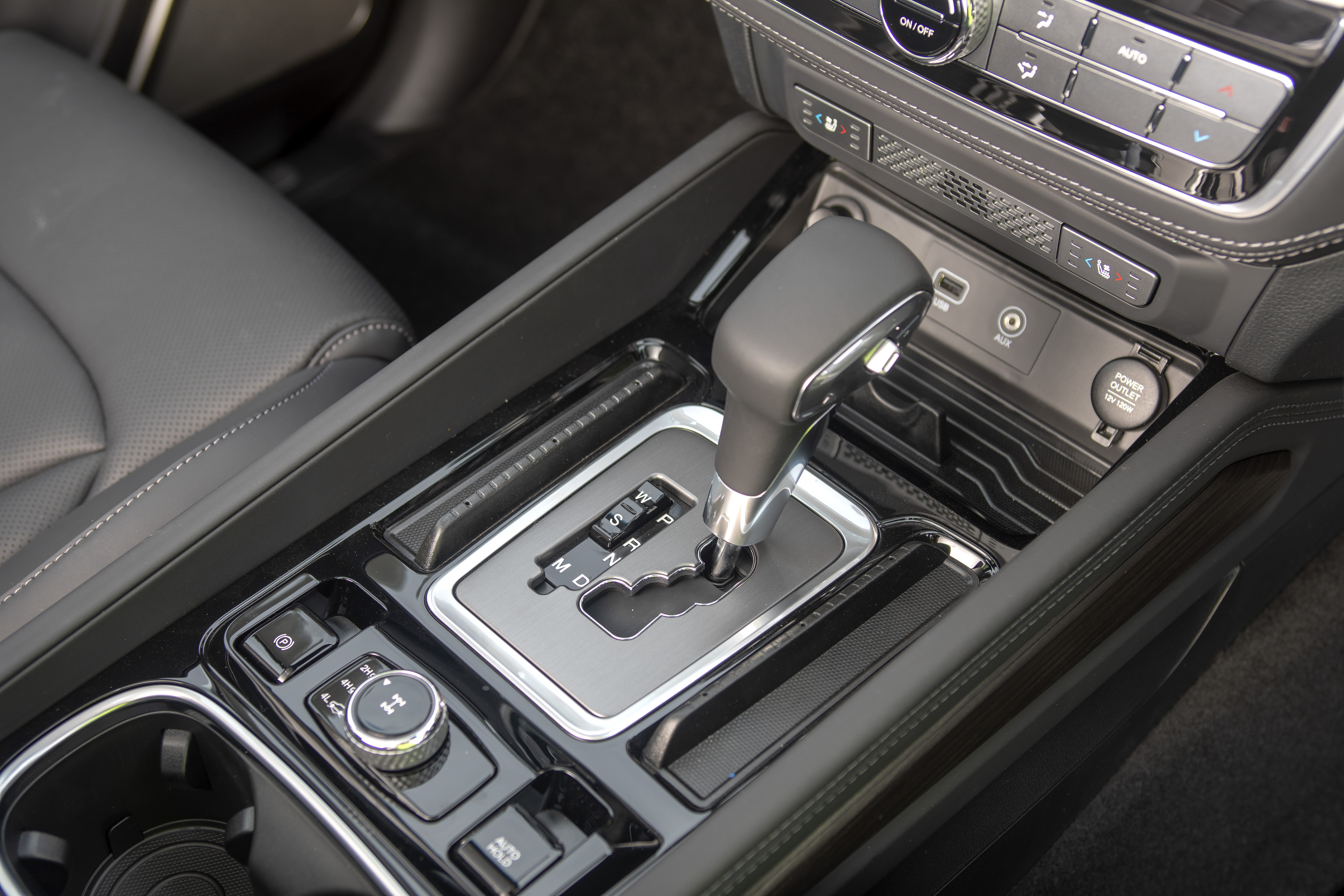 2019 SsangYong Rexton ICE special edition - centre console