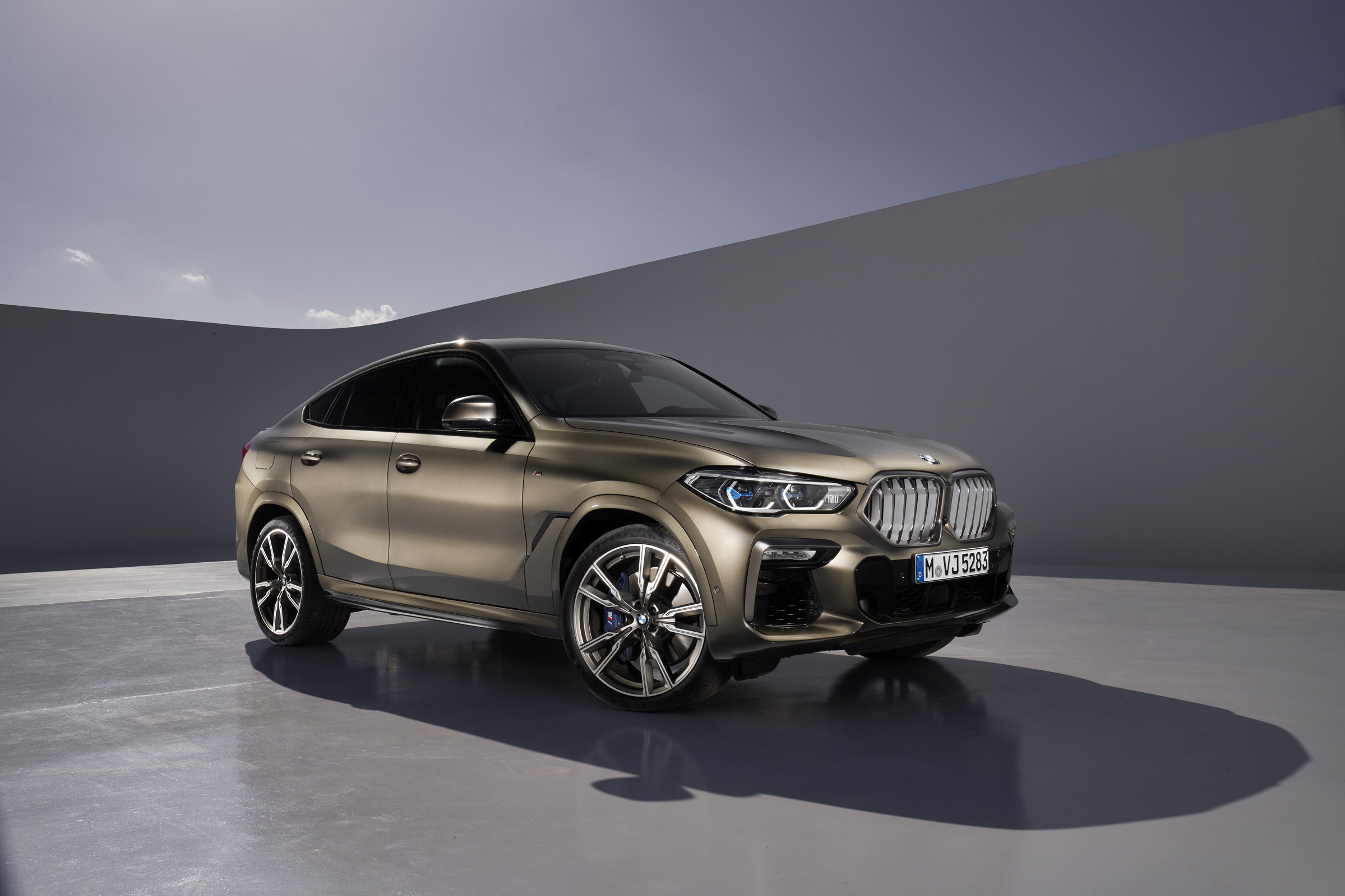 2019 BMW X6 - three quarter static studio
